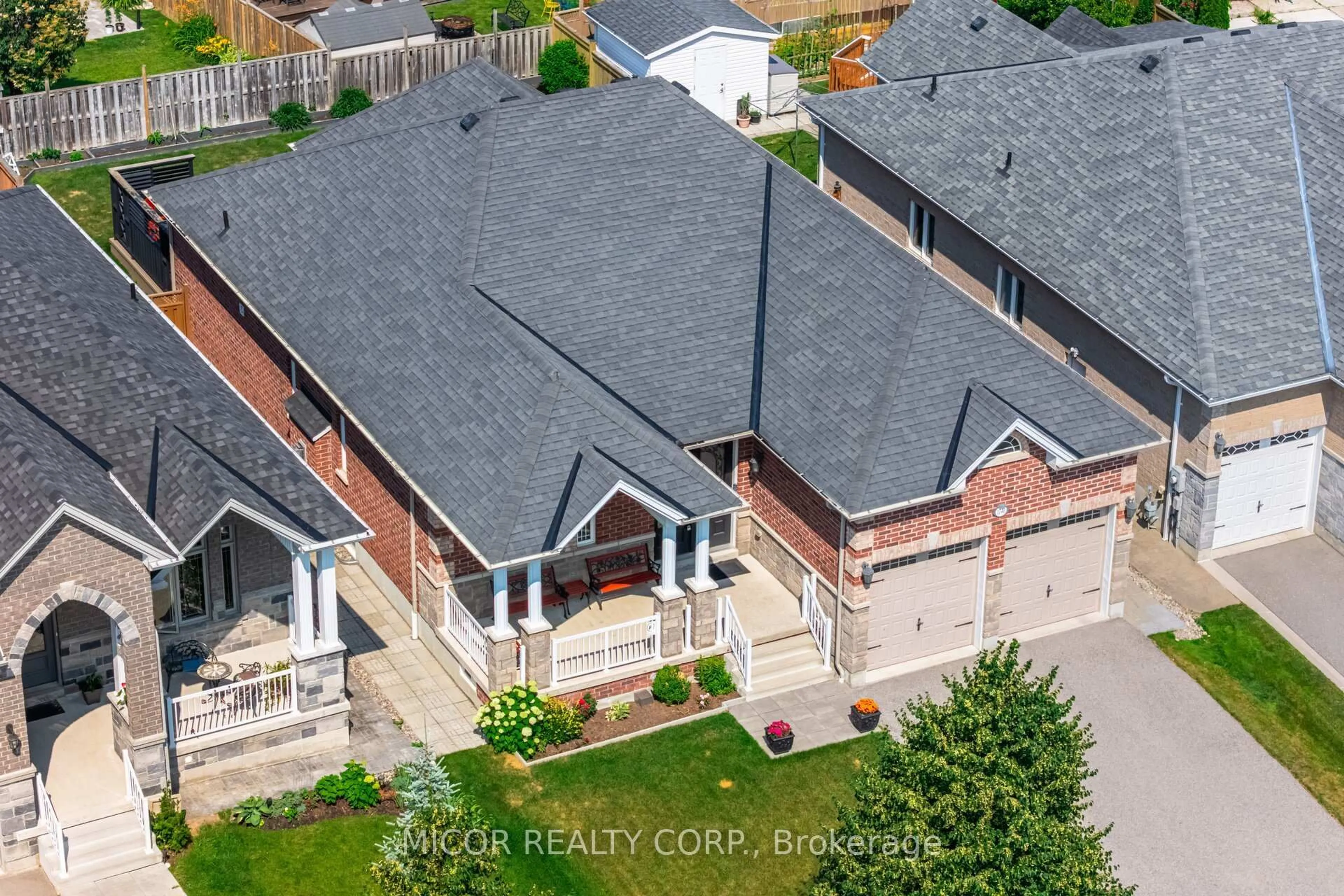 A pic from outside/outdoor area/front of a property/back of a property/a pic from drone, street for 1740 Angus St, Innisfil Ontario L9S 4X2