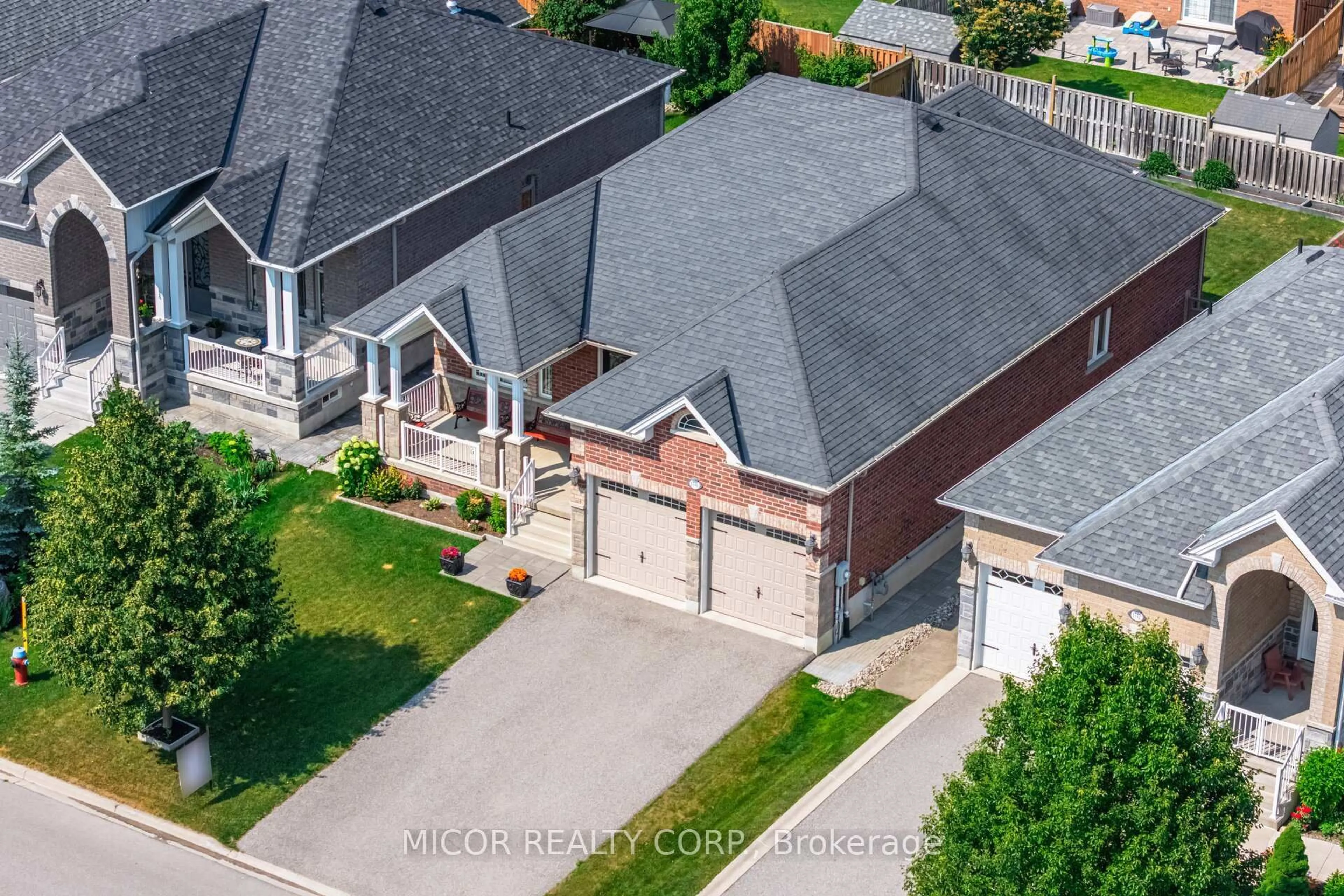 A pic from outside/outdoor area/front of a property/back of a property/a pic from drone, street for 1740 Angus St, Innisfil Ontario L9S 4X2