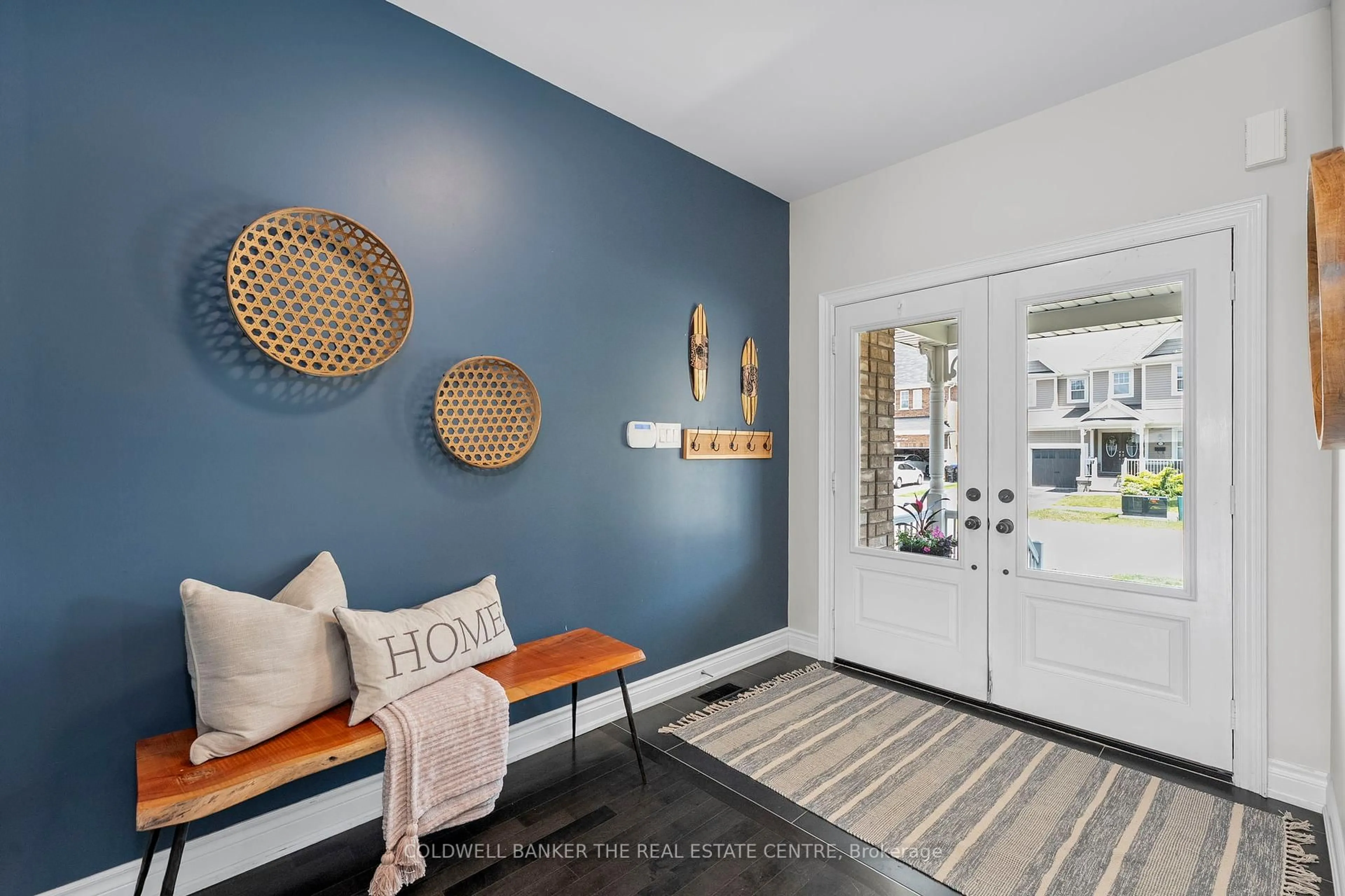 Indoor entryway for 264 Church St, New Tecumseth Ontario L9R 1S7