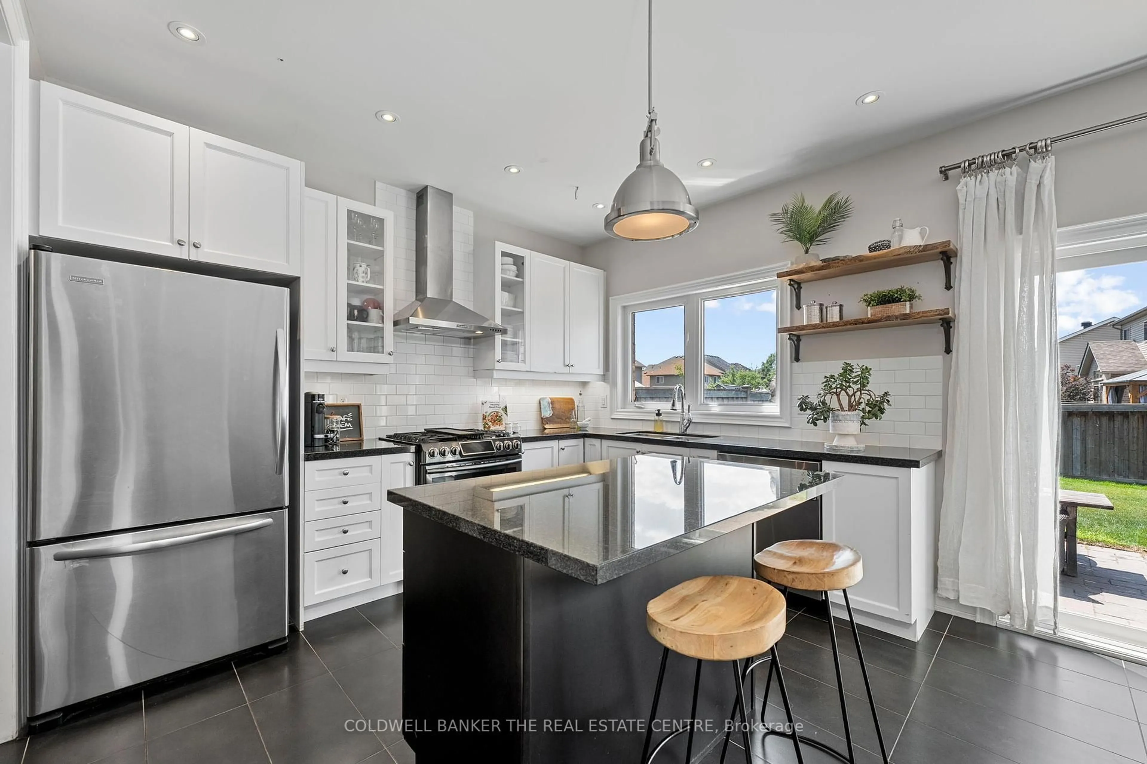 Open concept kitchen, unknown for 264 Church St, New Tecumseth Ontario L9R 1S7