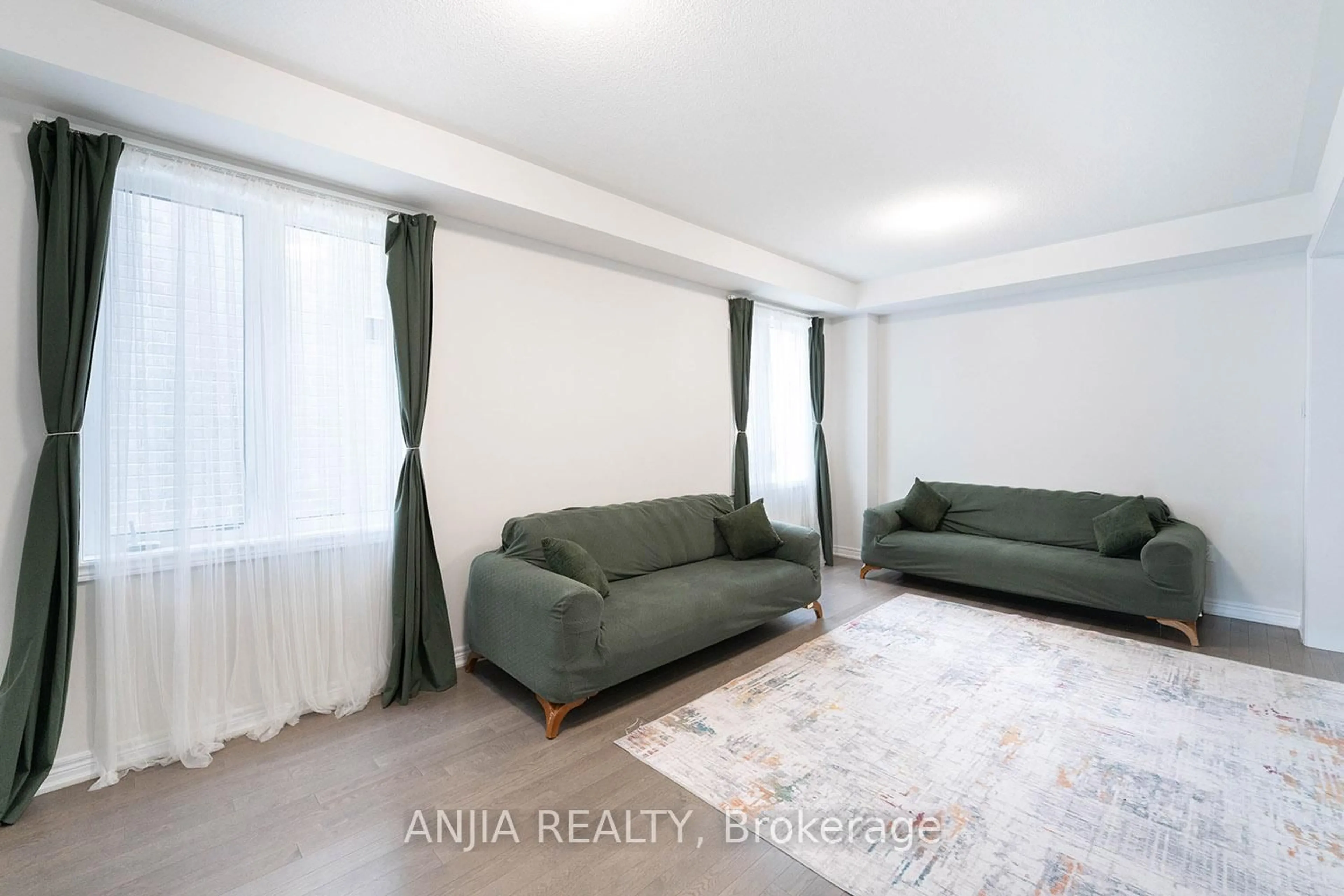 A pic of a room for 163 Fallharvest Way, Whitchurch-Stouffville Ontario L4A 0R8