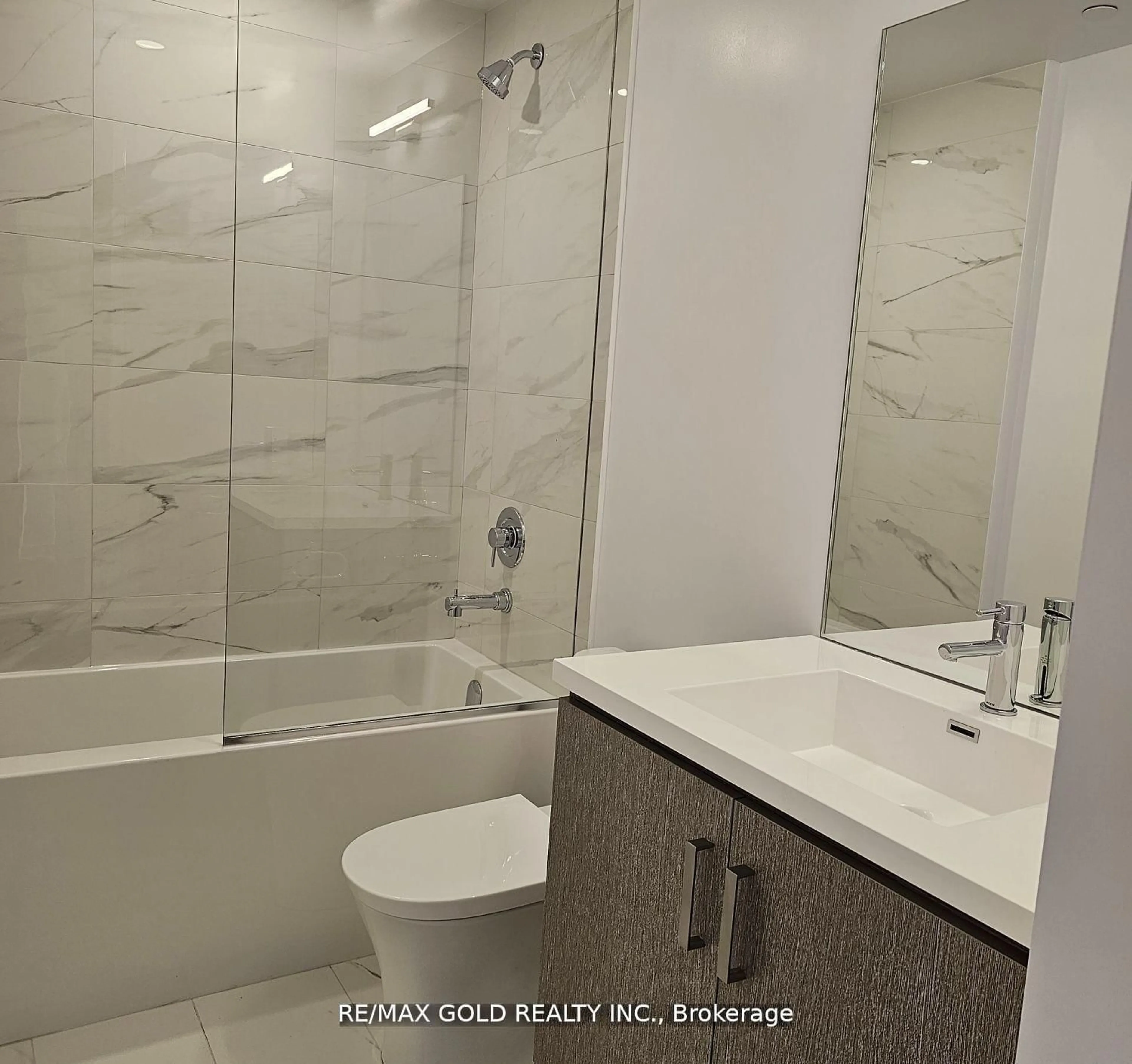 Standard bathroom, ceramic/tile floor for 60 Honeycrisp Cres #1116, Vaughan Ontario L4K 0N5