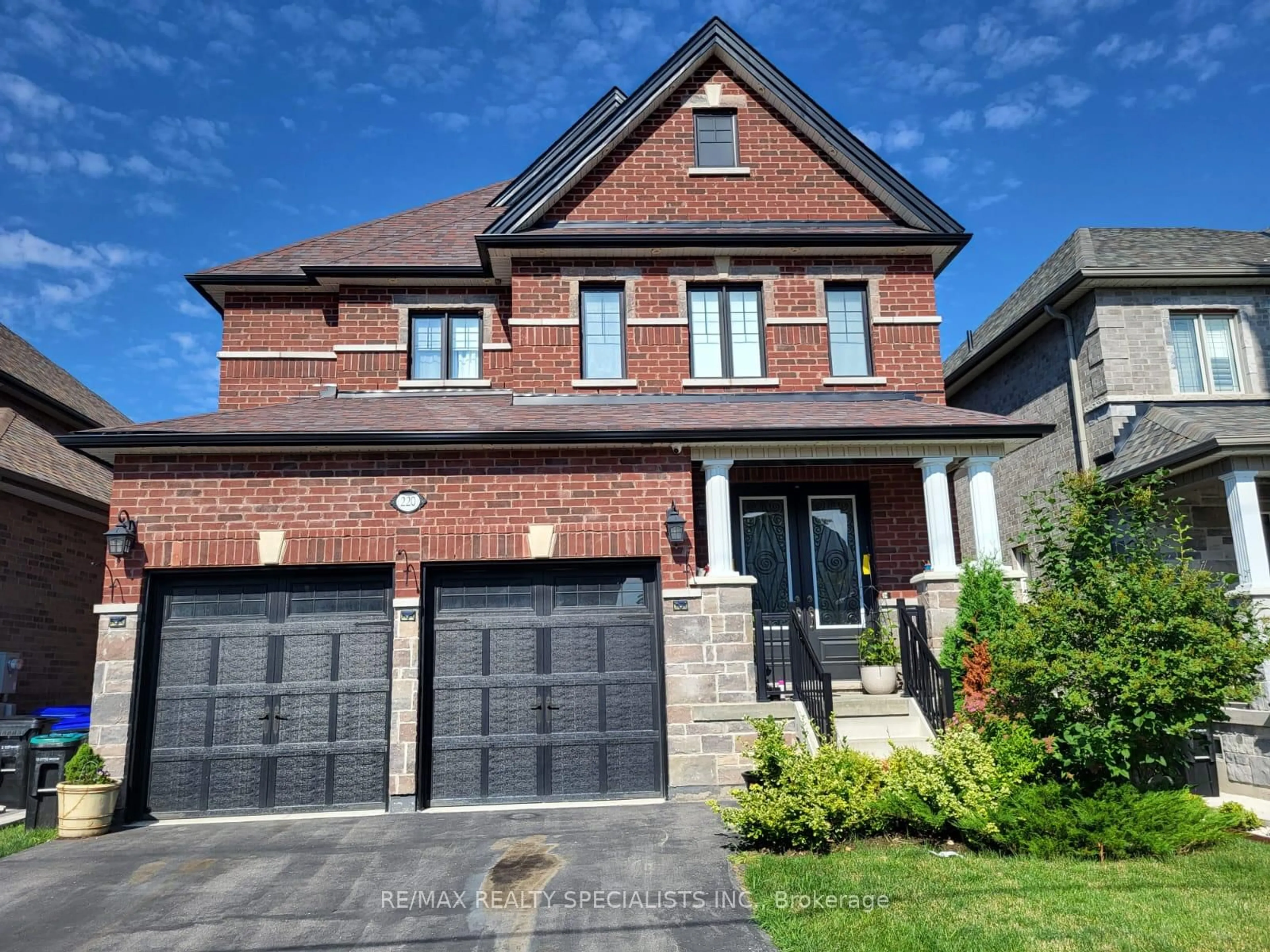 Home with brick exterior material, street for 220 Eight Ave, New Tecumseth Ontario L9R 0H8