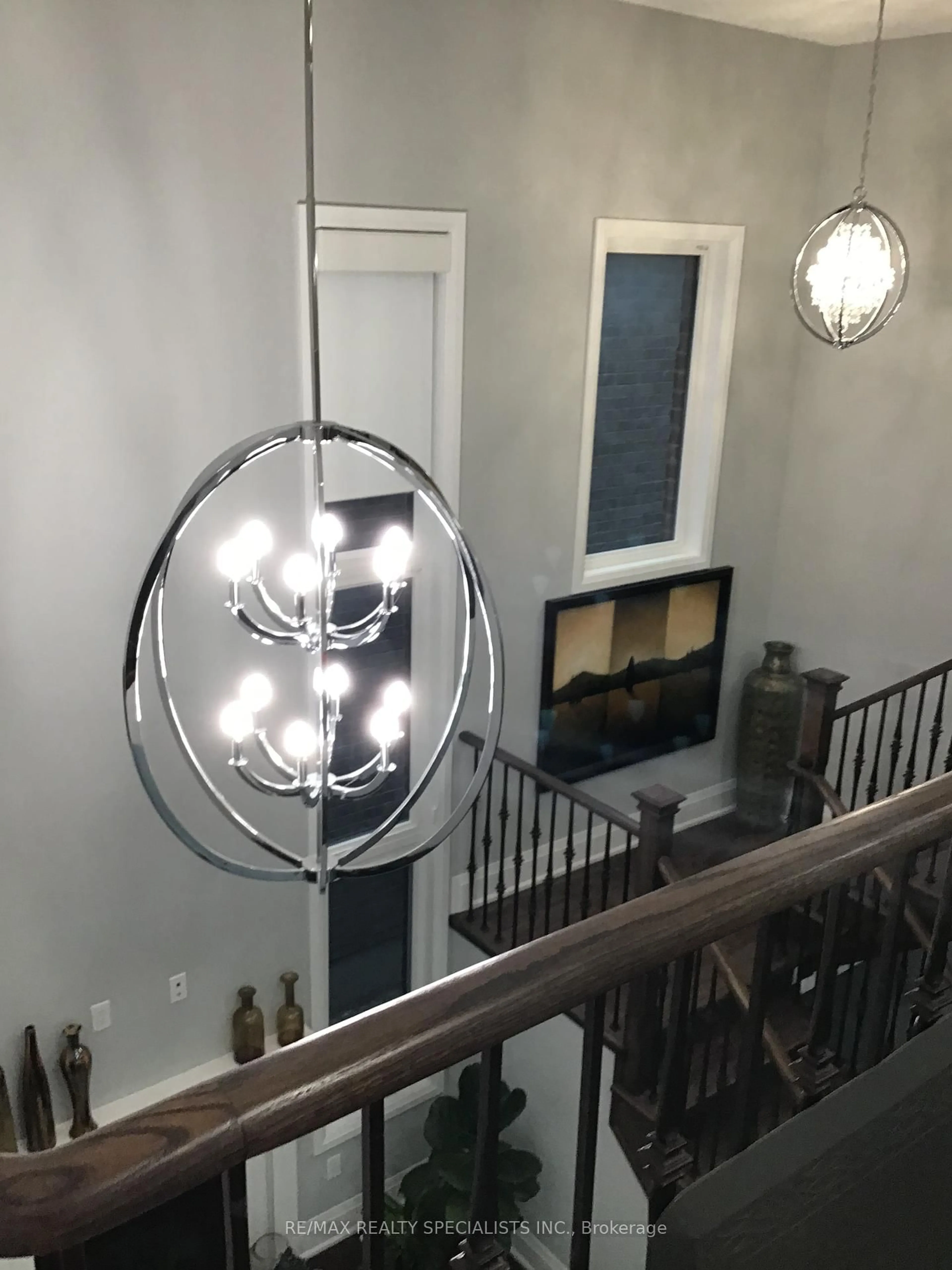 Indoor foyer for 220 Eight Ave, New Tecumseth Ontario L9R 0H8