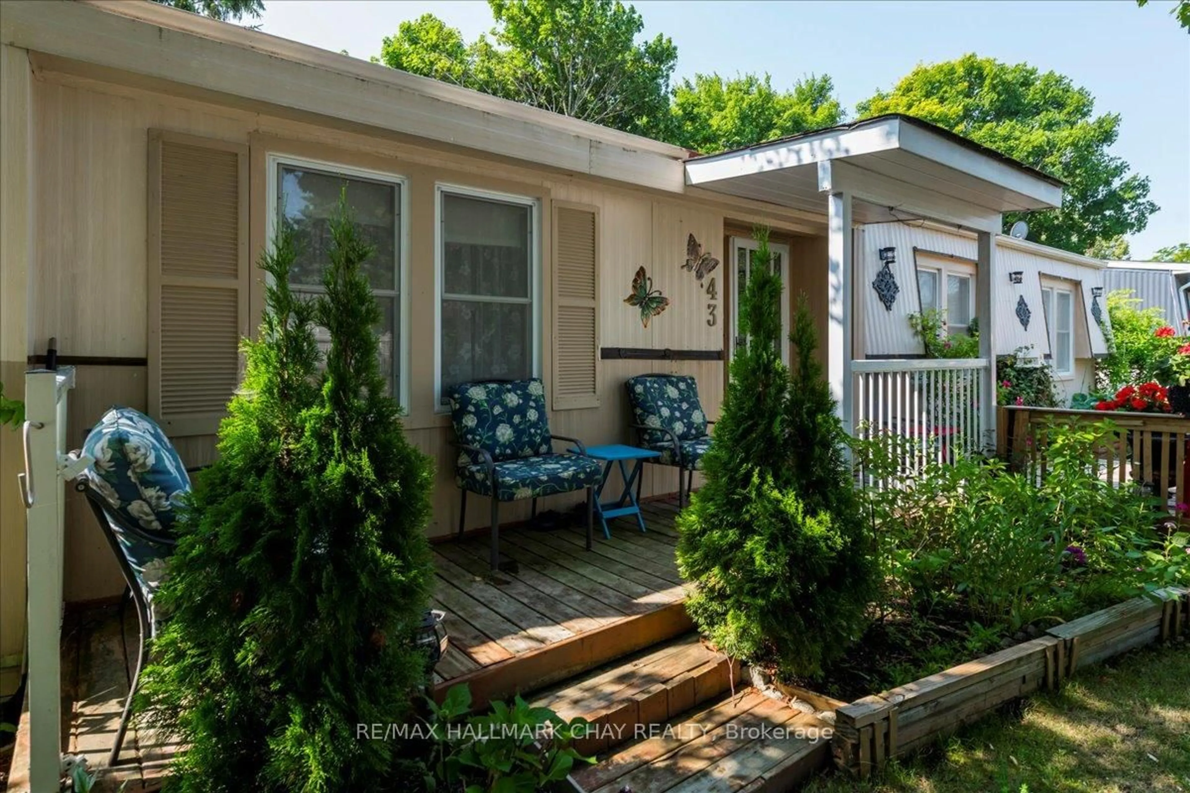 Patio, street for 43` Linden Lane, Innisfil Ontario L9S 1P2