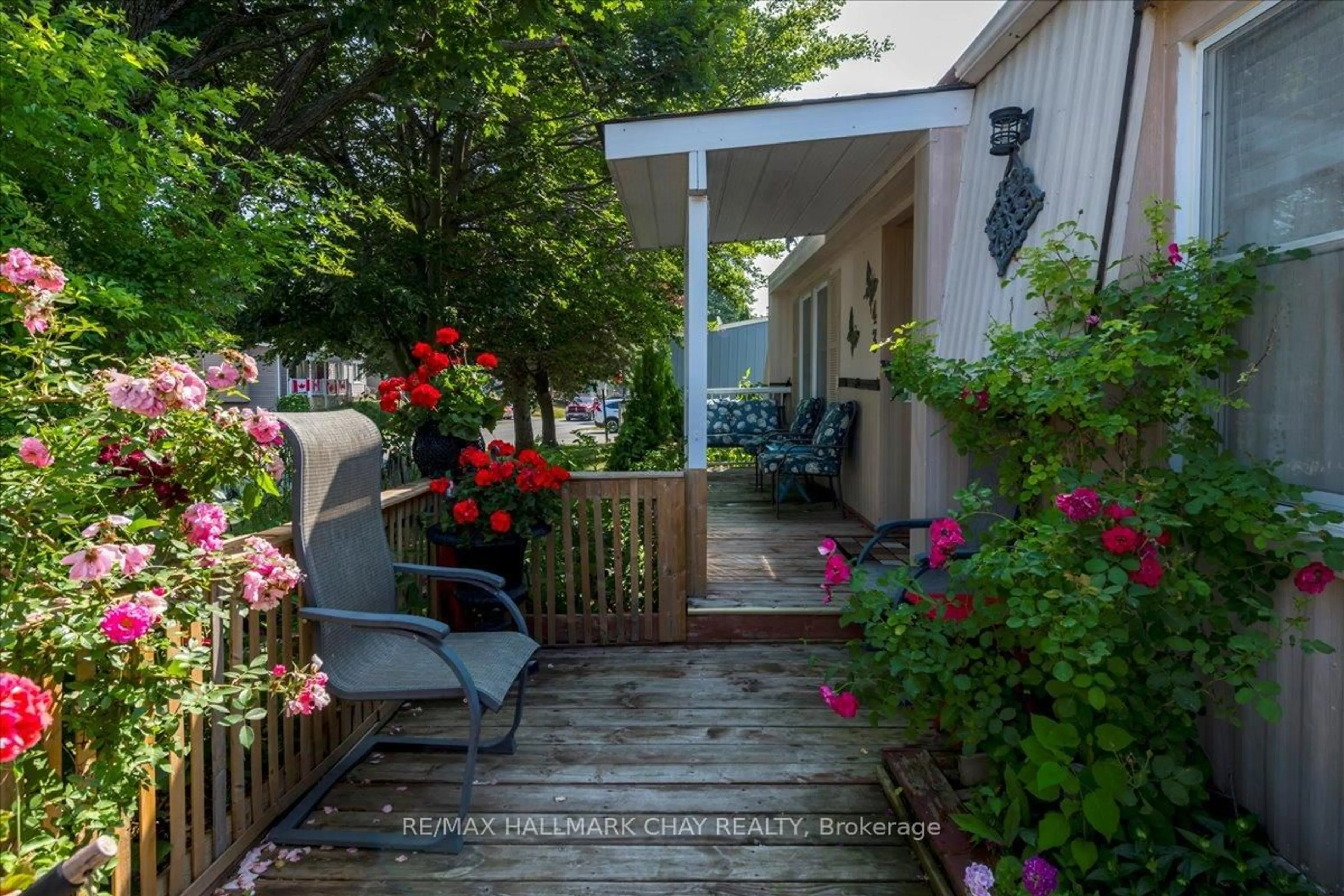 Patio, street for 43` Linden Lane, Innisfil Ontario L9S 1P2