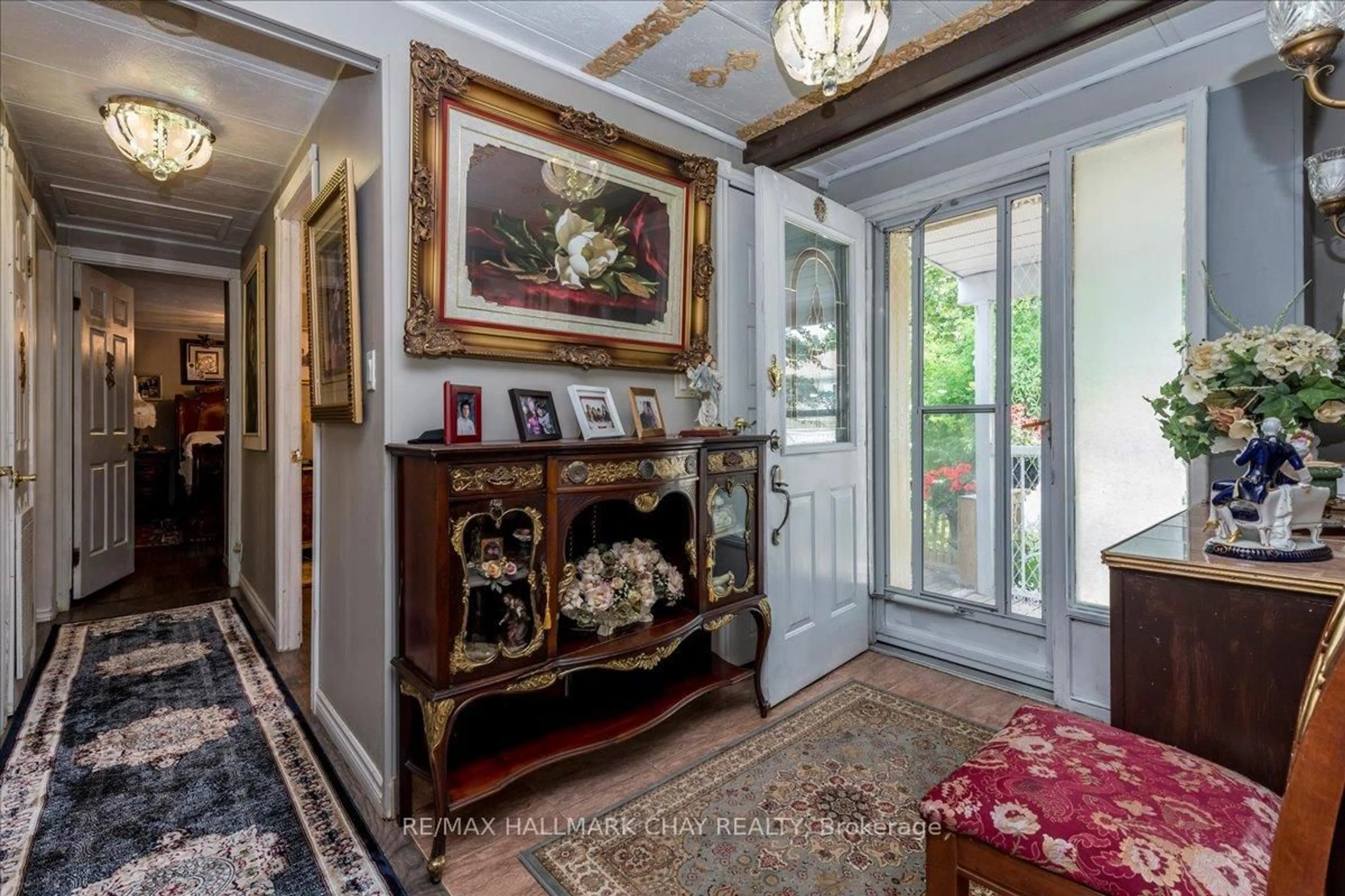 Indoor foyer for 43` Linden Lane, Innisfil Ontario L9S 1P2