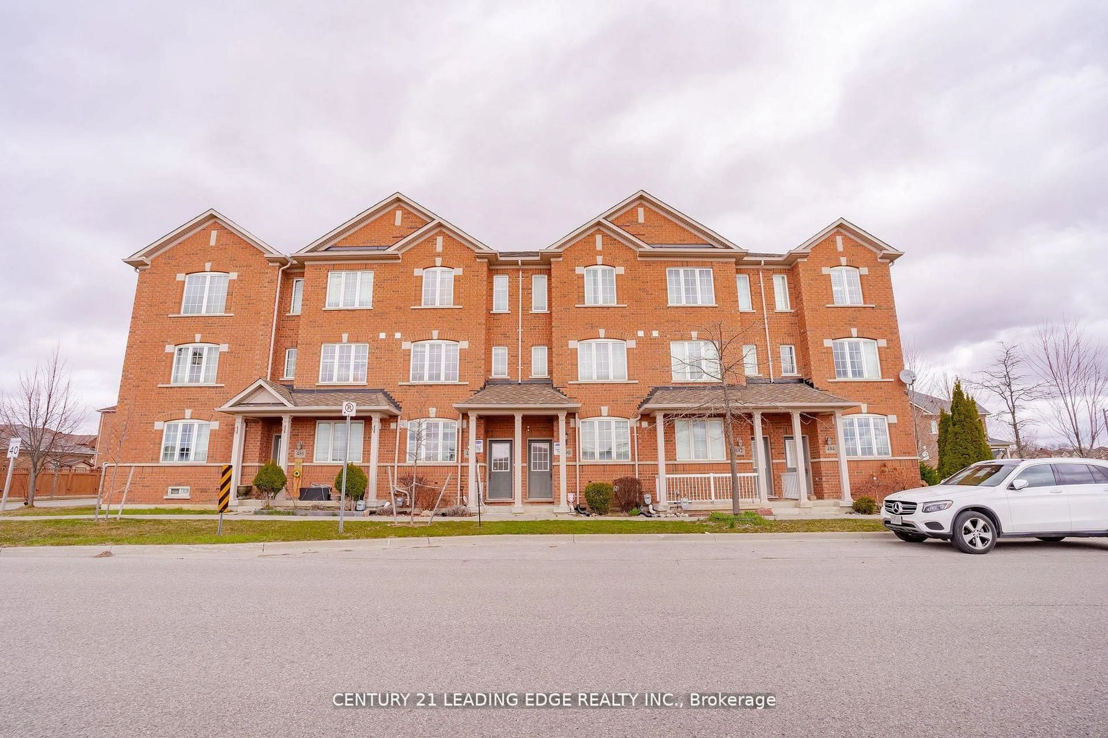 A pic from outside/outdoor area/front of a property/back of a property/a pic from drone, building for 488 Riverlands Ave, Markham Ontario L6B 0R9