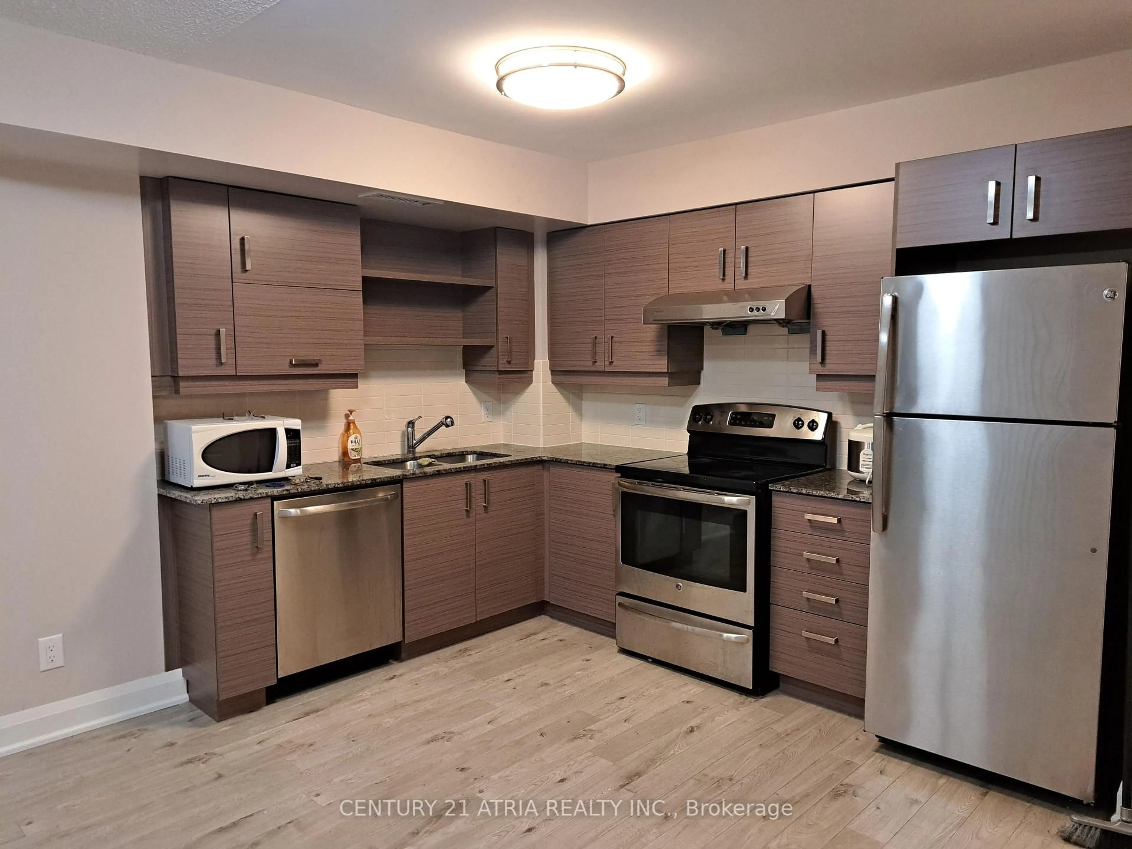 Standard kitchen, unknown for 1 Uptown Dr #517, Markham Ontario L3R 5C1