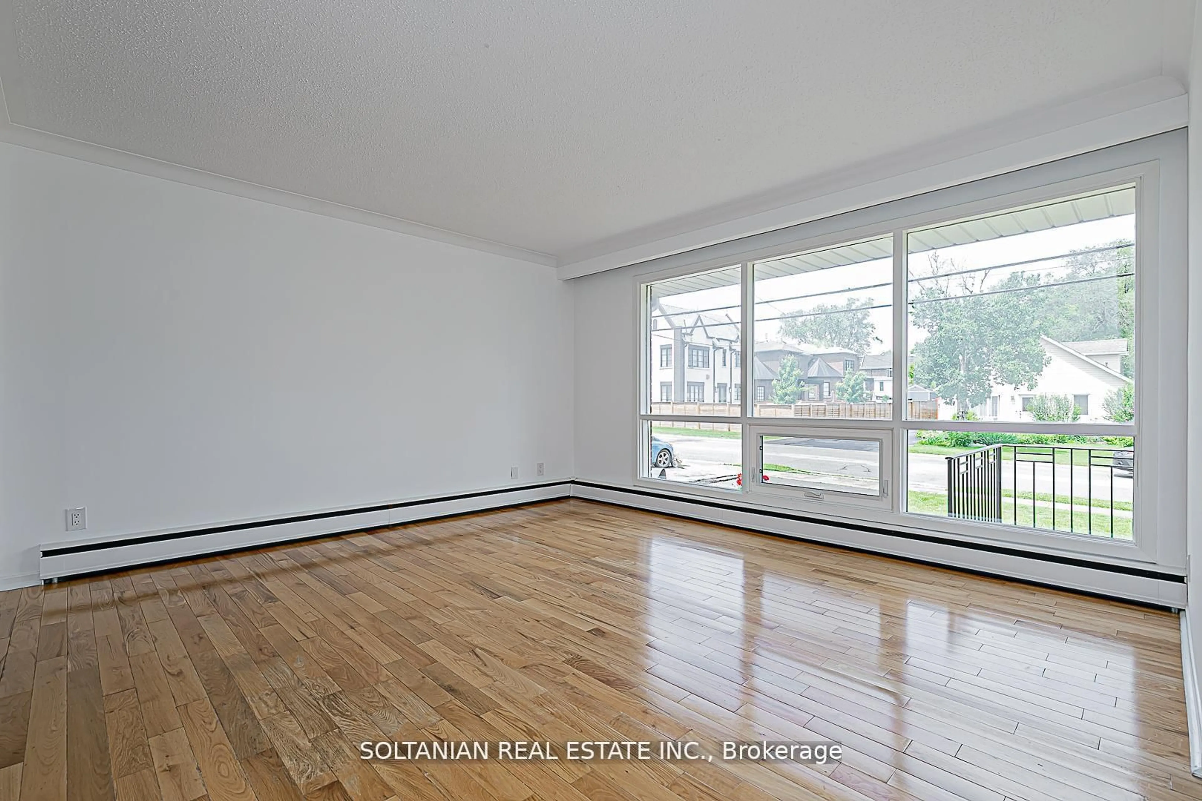 A pic of a room for 130 Palmer Ave, Richmond Hill Ontario L4C 1N8