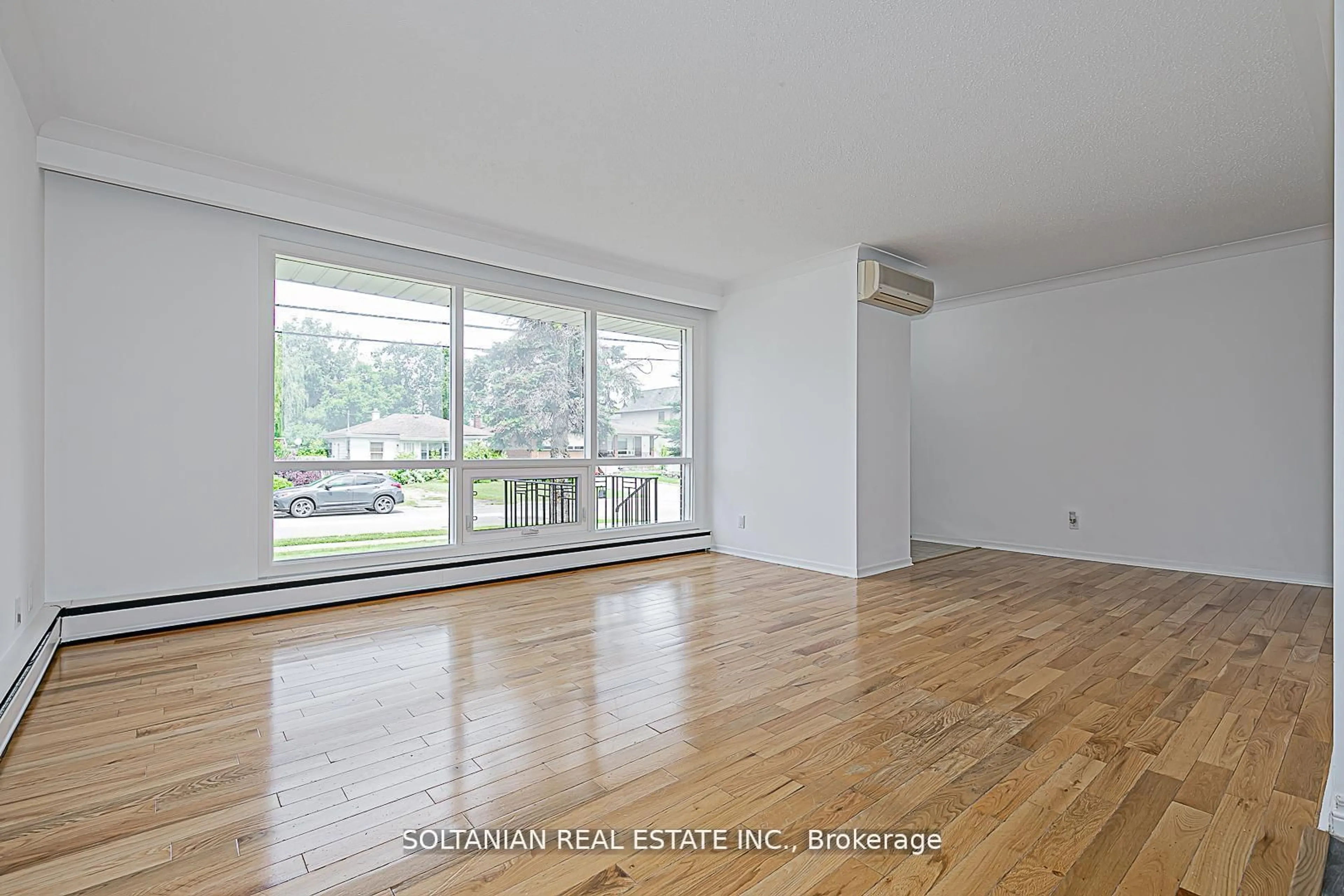 A pic of a room for 130 Palmer Ave, Richmond Hill Ontario L4C 1N8