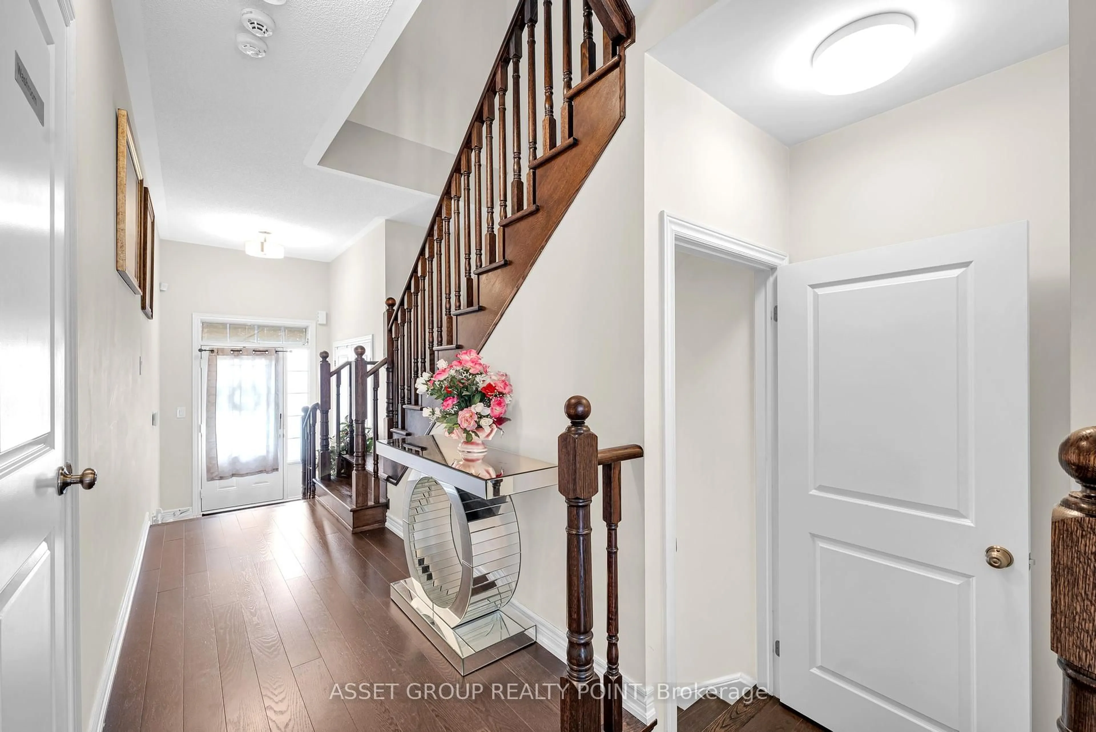 Indoor entryway for 58 Clifford Cres, New Tecumseth Ontario L0G 1W0