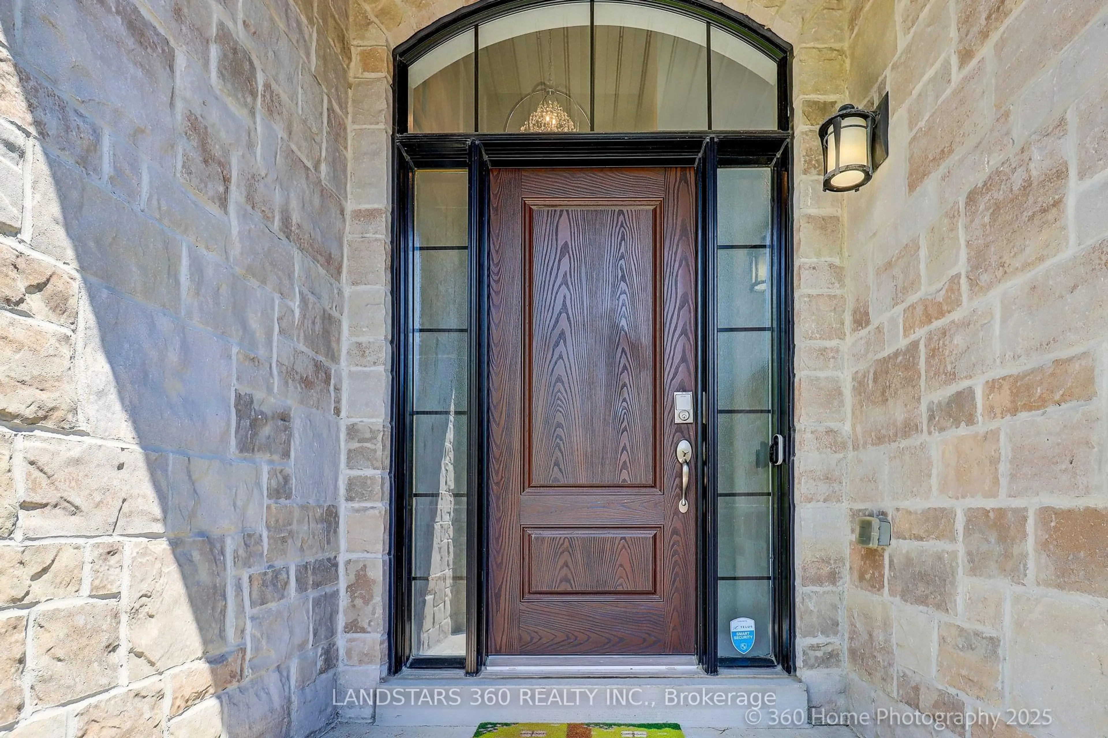 Indoor entryway for 27 Duncombe Lane, Richmond Hill Ontario L4C 1C2