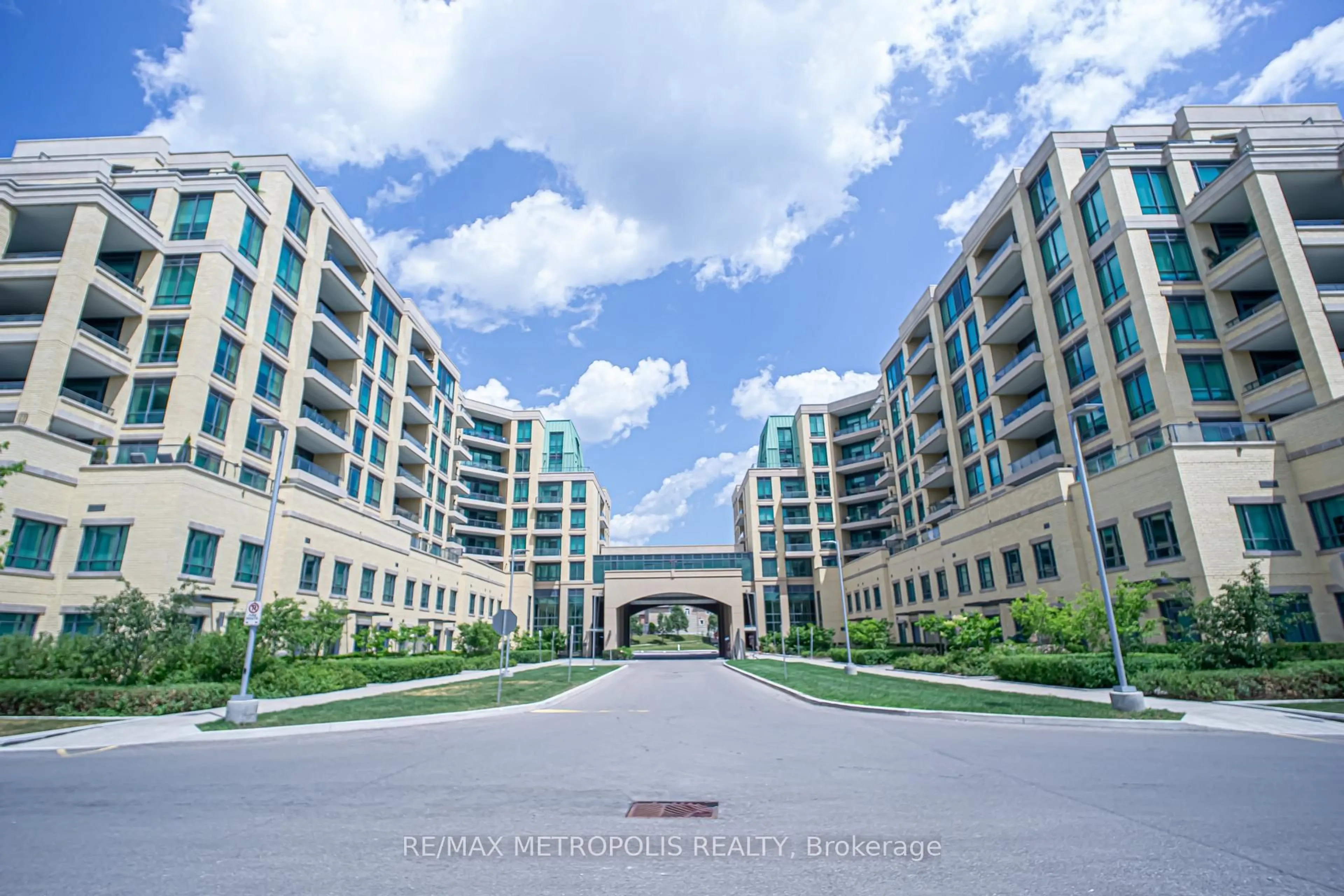 Indoor foyer for 11782 NINTH Line #413A, Whitchurch-Stouffville Ontario L4A 5E9
