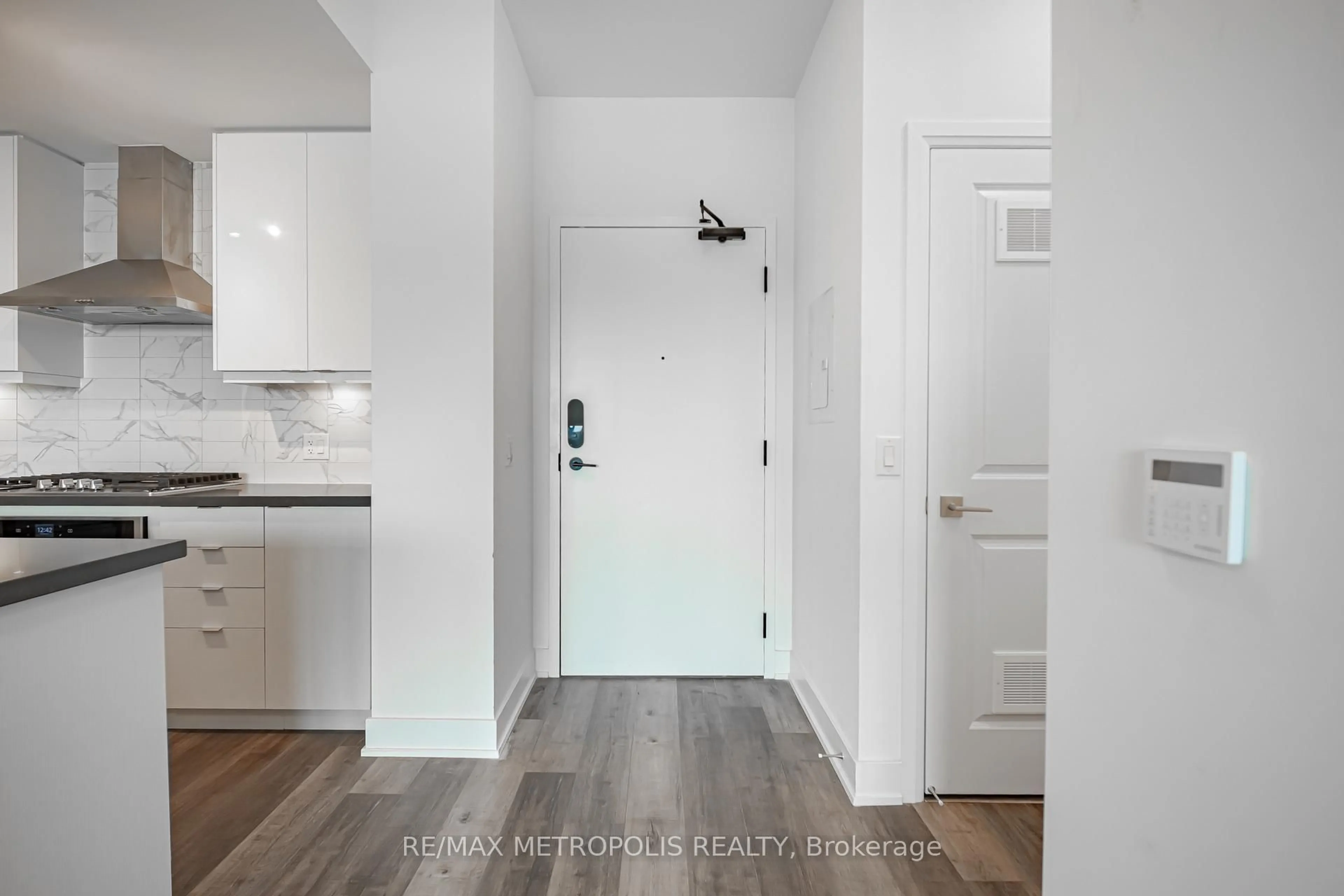 Indoor entryway for 11782 NINTH Line #413A, Whitchurch-Stouffville Ontario L4A 5E9