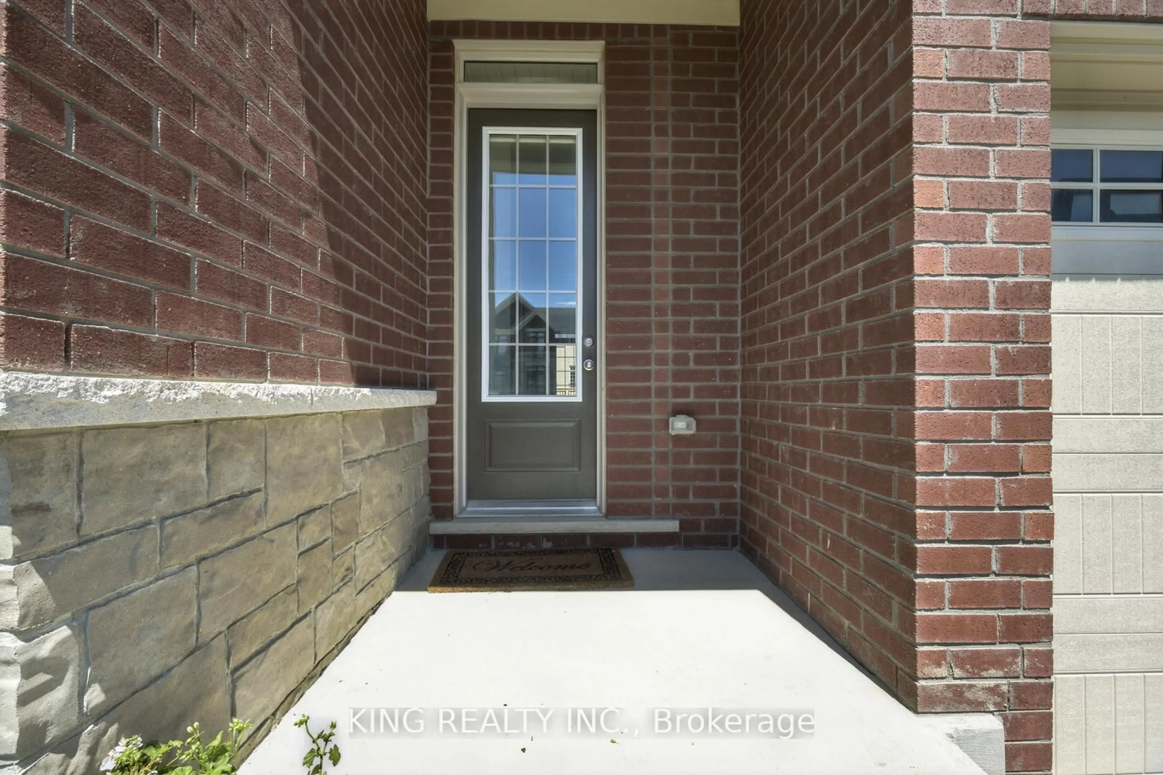 Indoor entryway for 2 Emerald Grve, Adjala-Tosorontio Ontario L0G 1W0