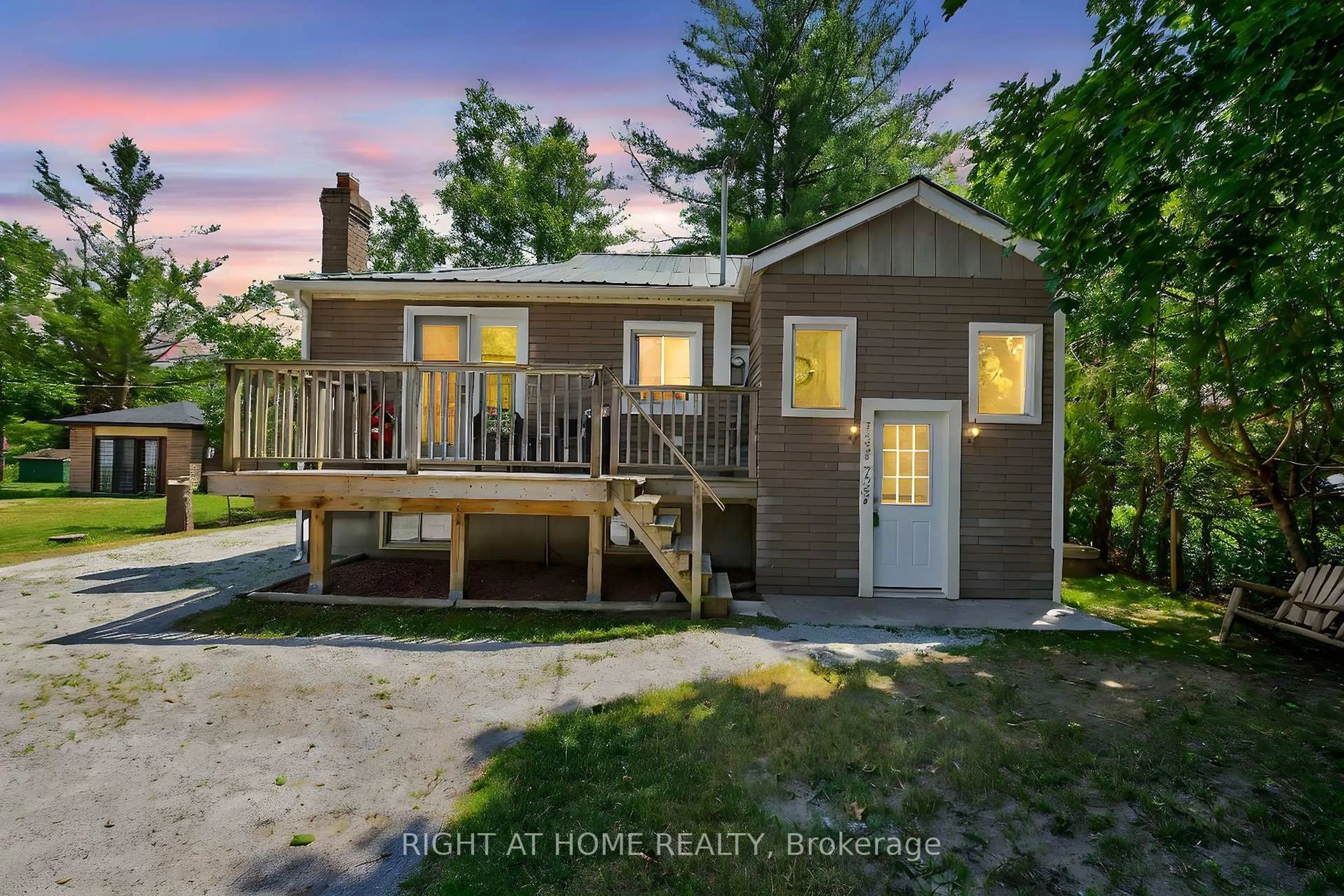 A pic from outside/outdoor area/front of a property/back of a property/a pic from drone, water/lake/river/ocean view for 735 Pinegrove Ave, Innisfil Ontario L9S 2K3