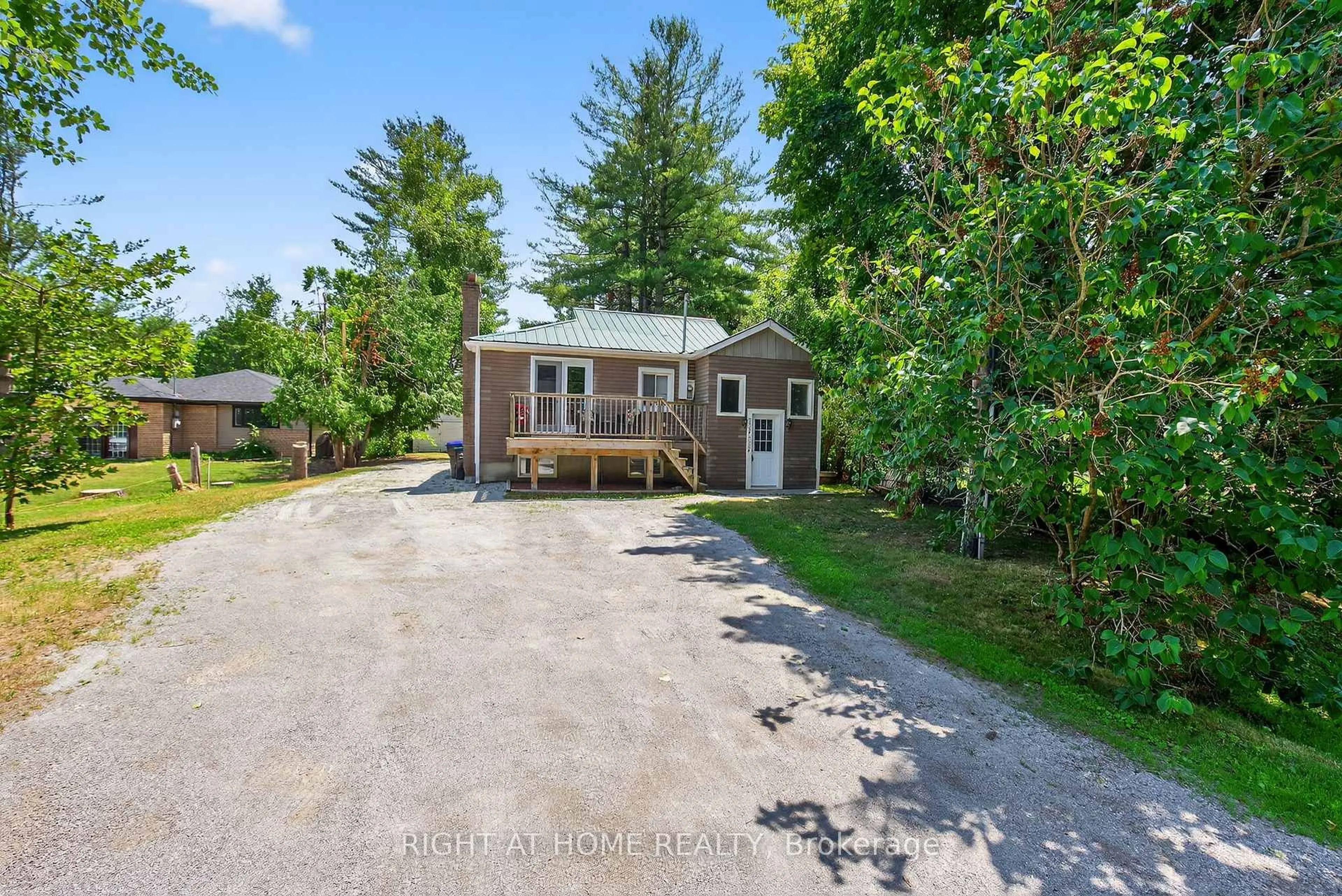 A pic from outside/outdoor area/front of a property/back of a property/a pic from drone, unknown for 735 Pinegrove Ave, Innisfil Ontario L9S 2K3