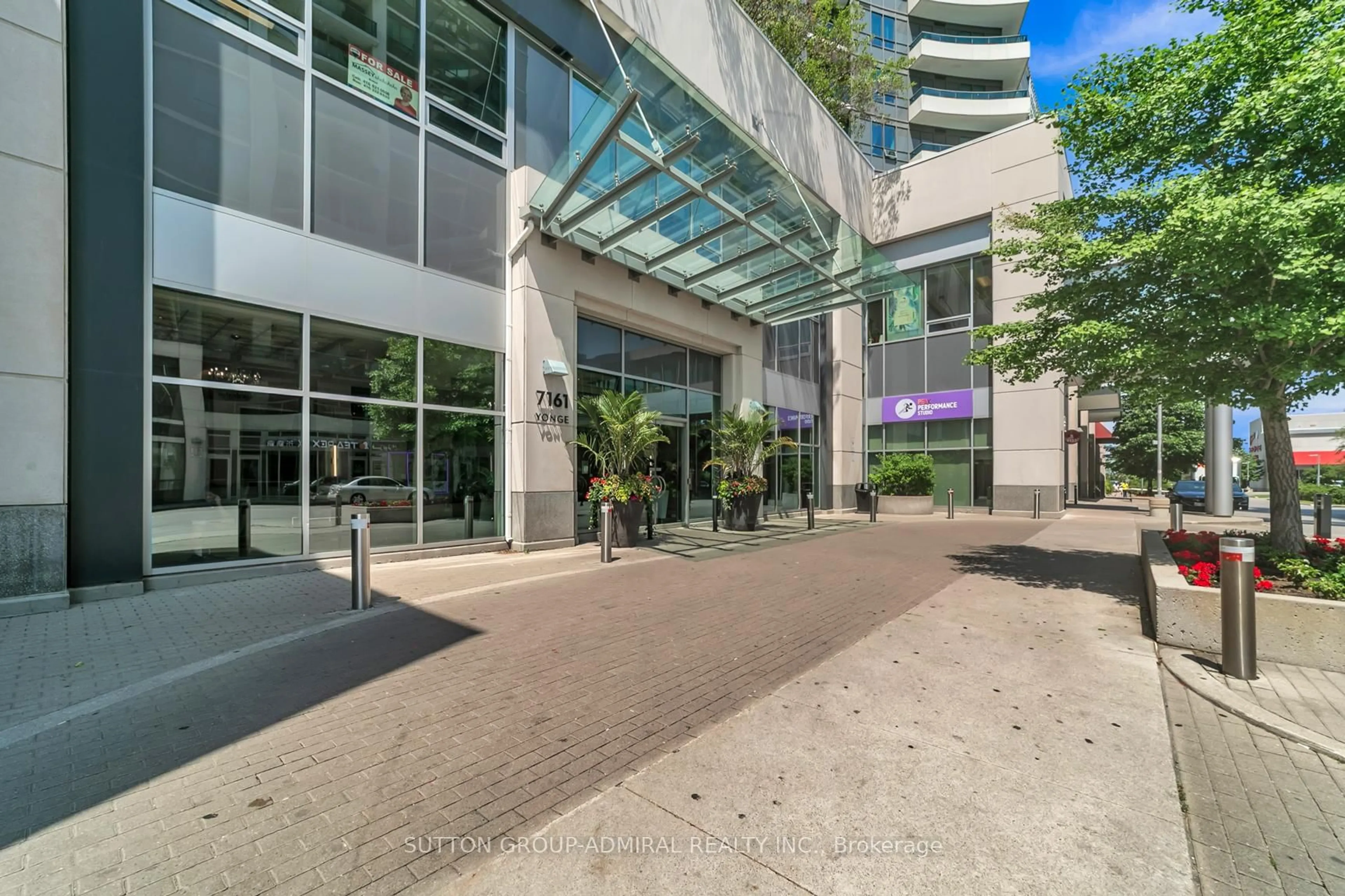Indoor foyer for 7161 Yonge St #2525, Markham Ontario L3T 0C8