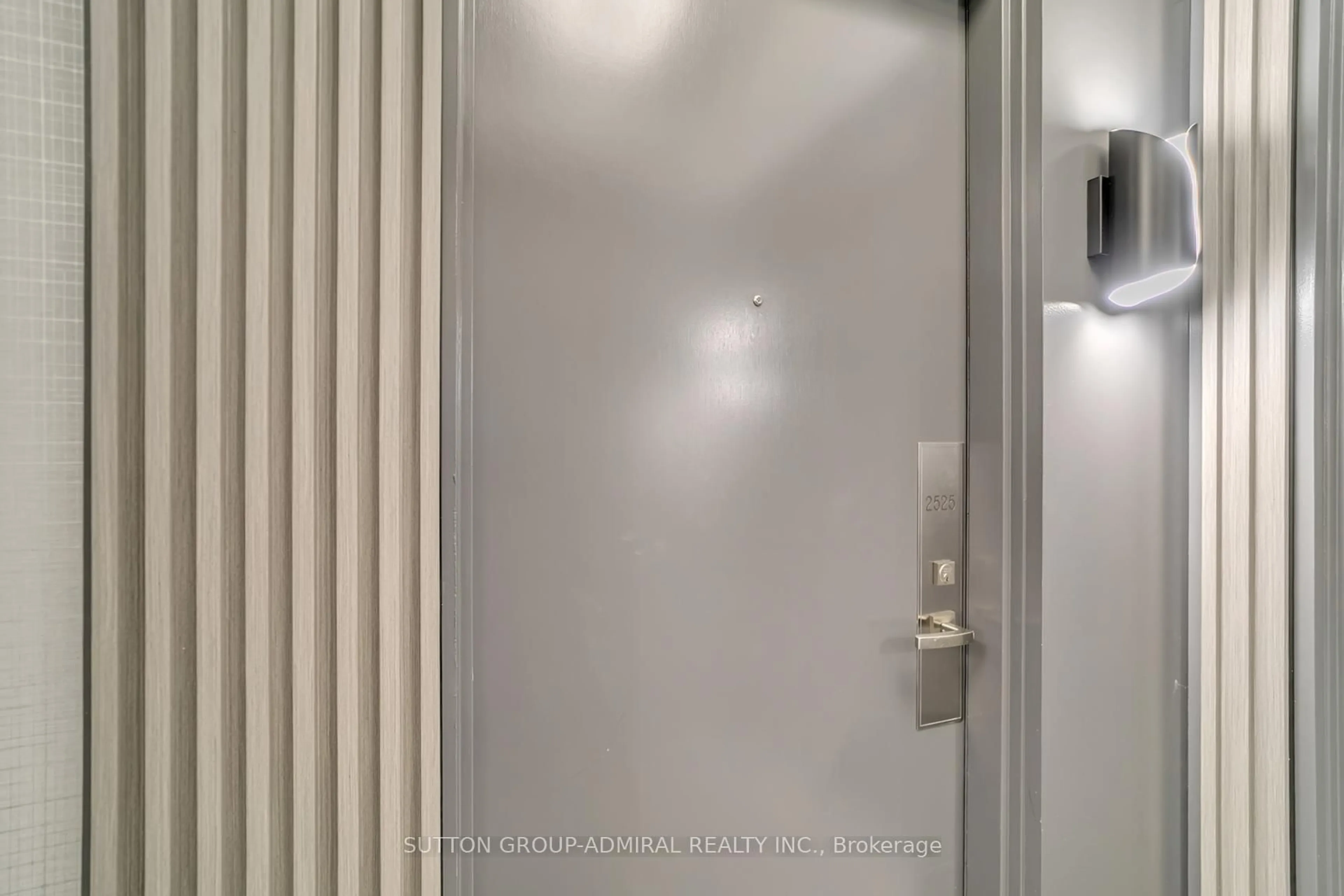 Indoor entryway for 7161 Yonge St #2525, Markham Ontario L3T 0C8