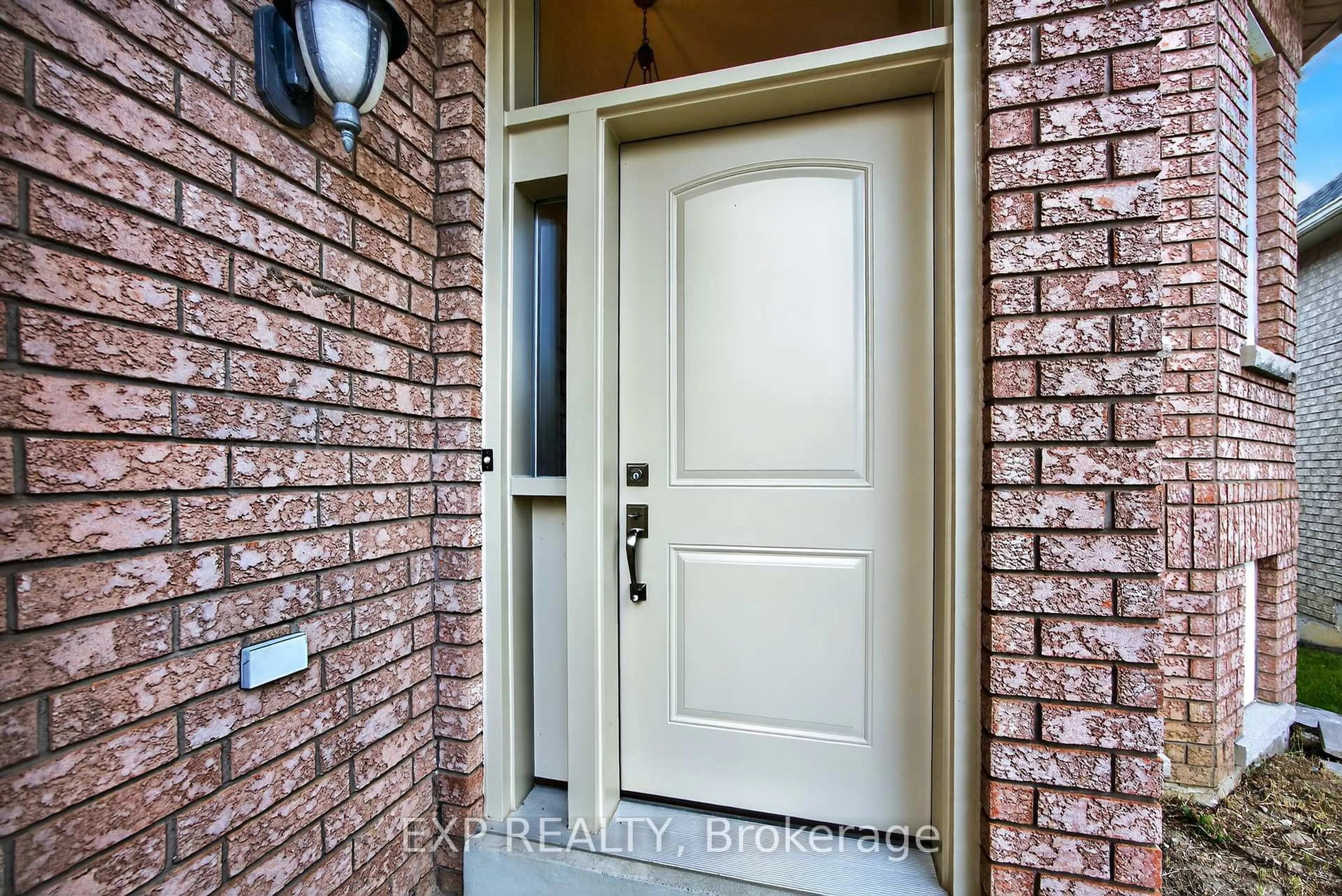 Indoor entryway for 26 Woodhaven Cres, Richmond Hill Ontario L4E 3T1