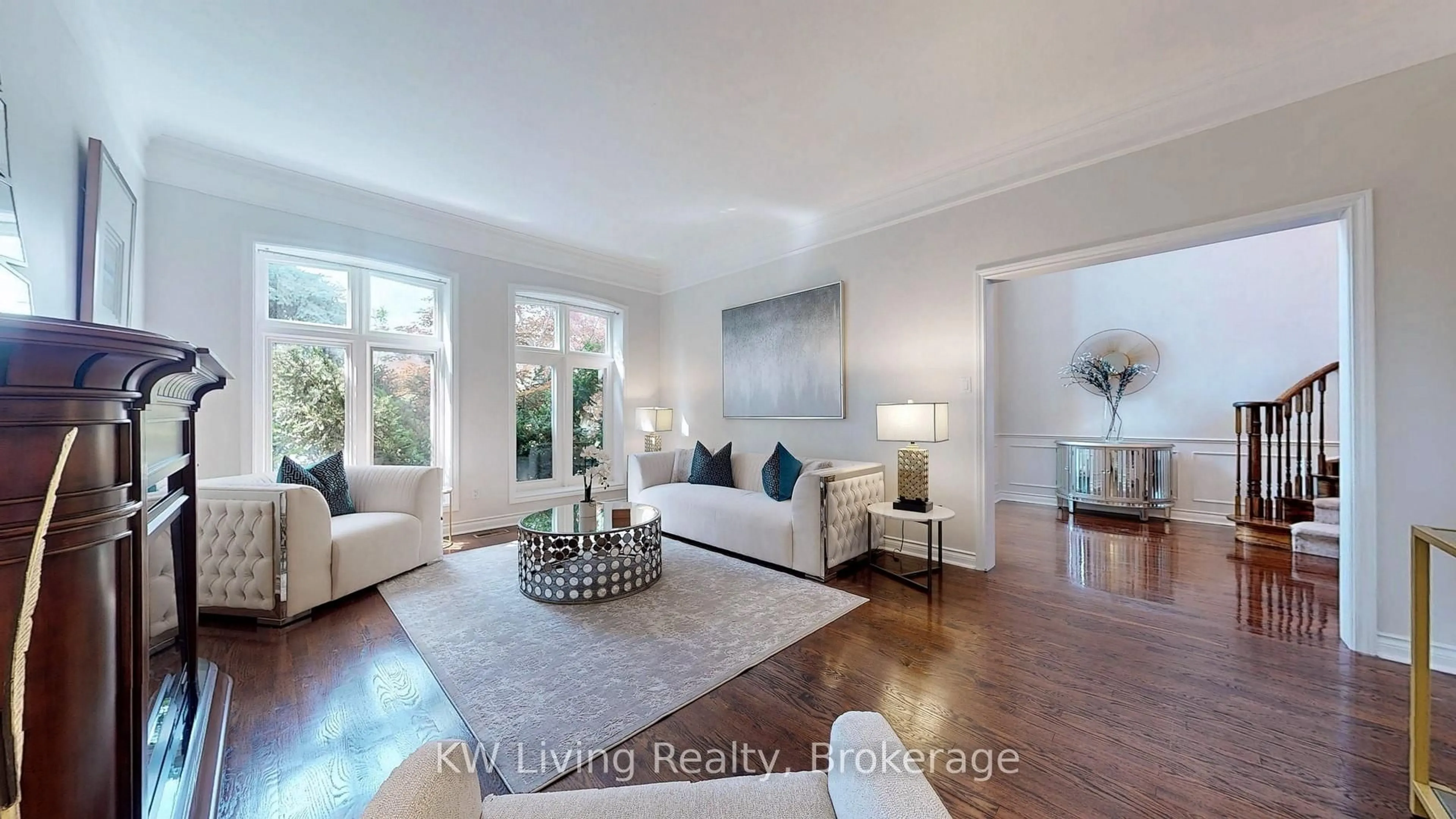 Living room with furniture, wood/laminate floor for 14 Killarney St, Richmond Hill Ontario L4B 3G4