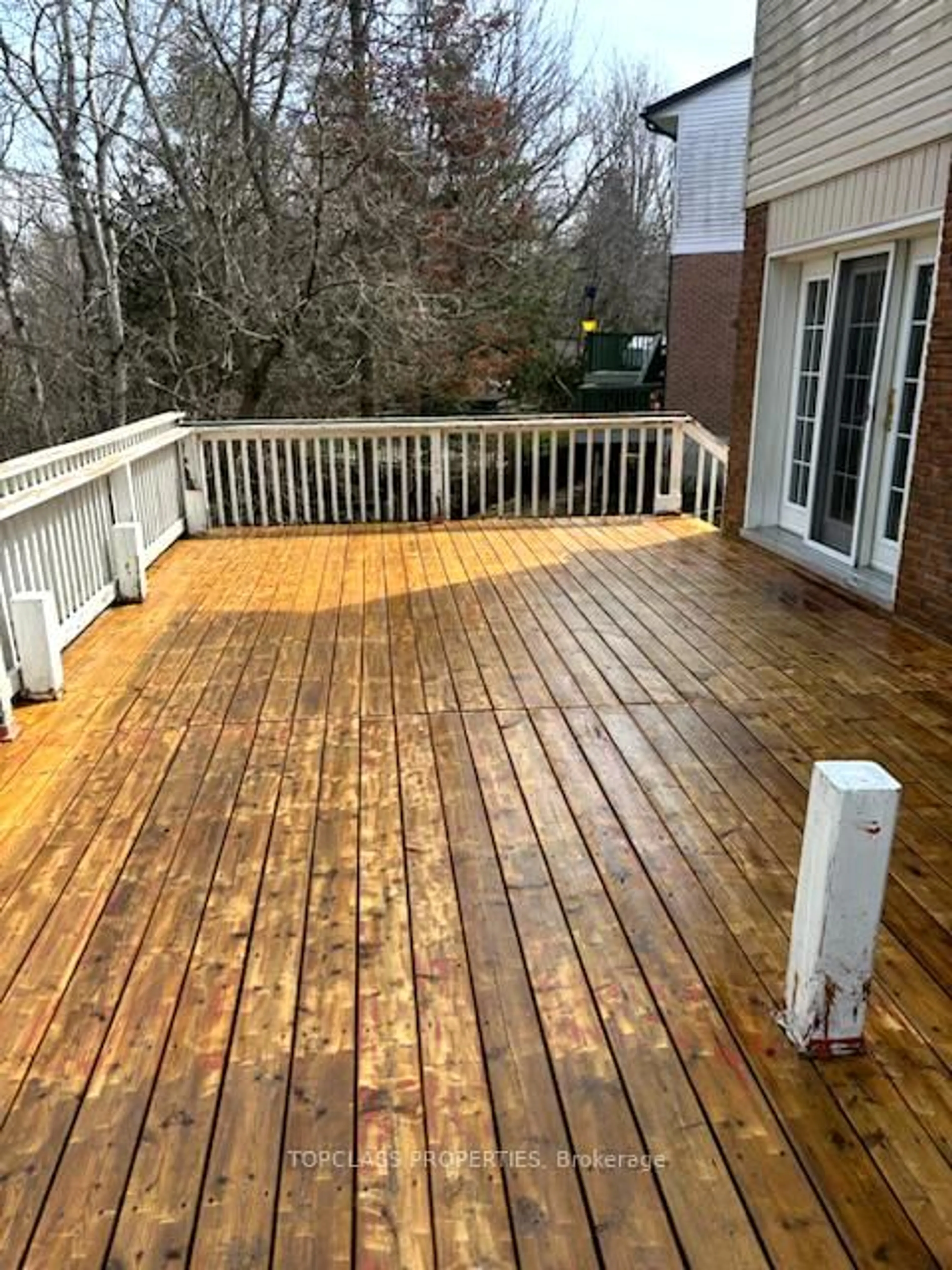 Patio, unknown for 3 Royal Oak Rd, East Gwillimbury Ontario L0G 1M0