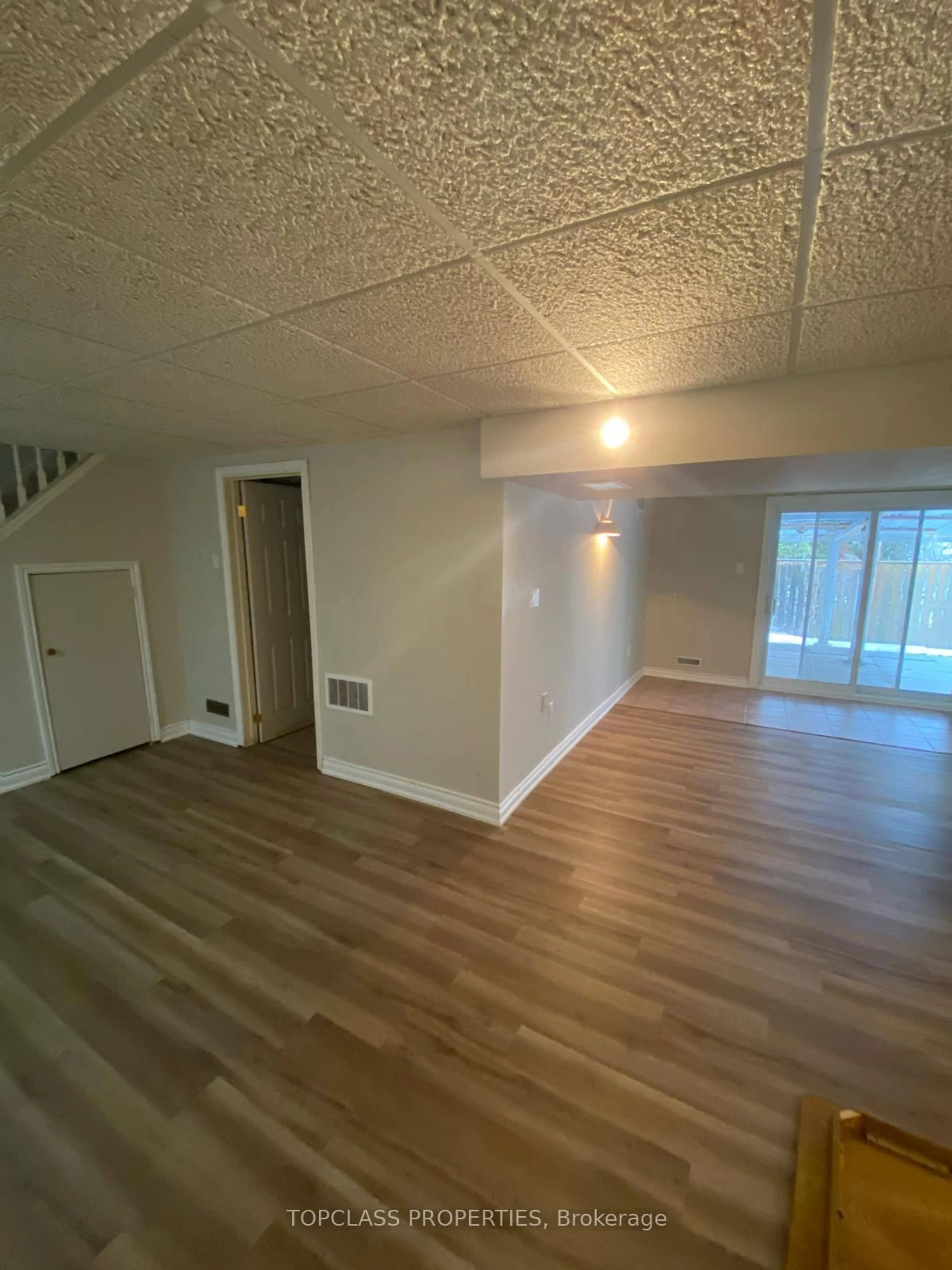 A pic of a room for 3 Royal Oak Rd, East Gwillimbury Ontario L0G 1M0