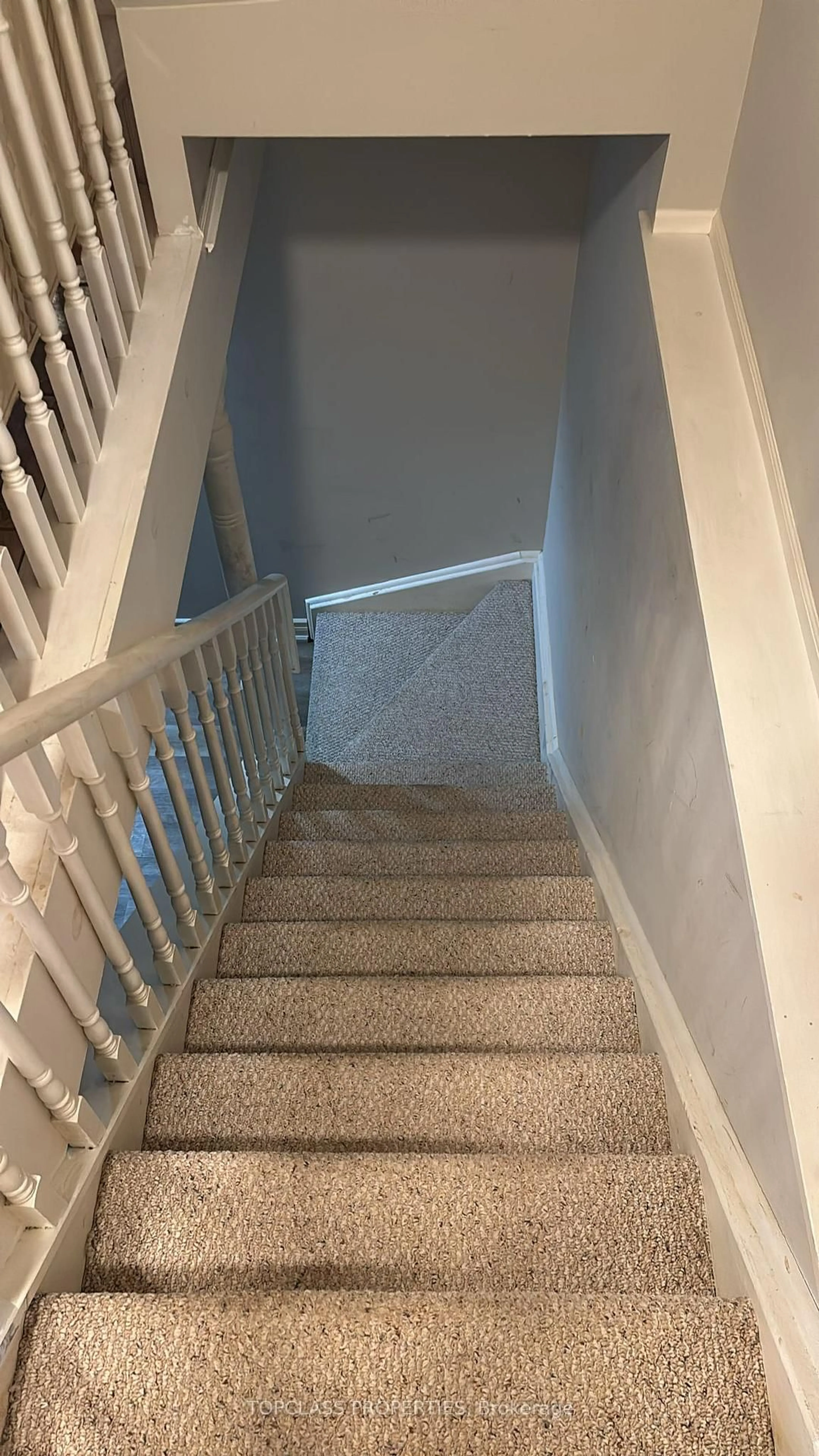 Stairs for 3 Royal Oak Rd, East Gwillimbury Ontario L0G 1M0
