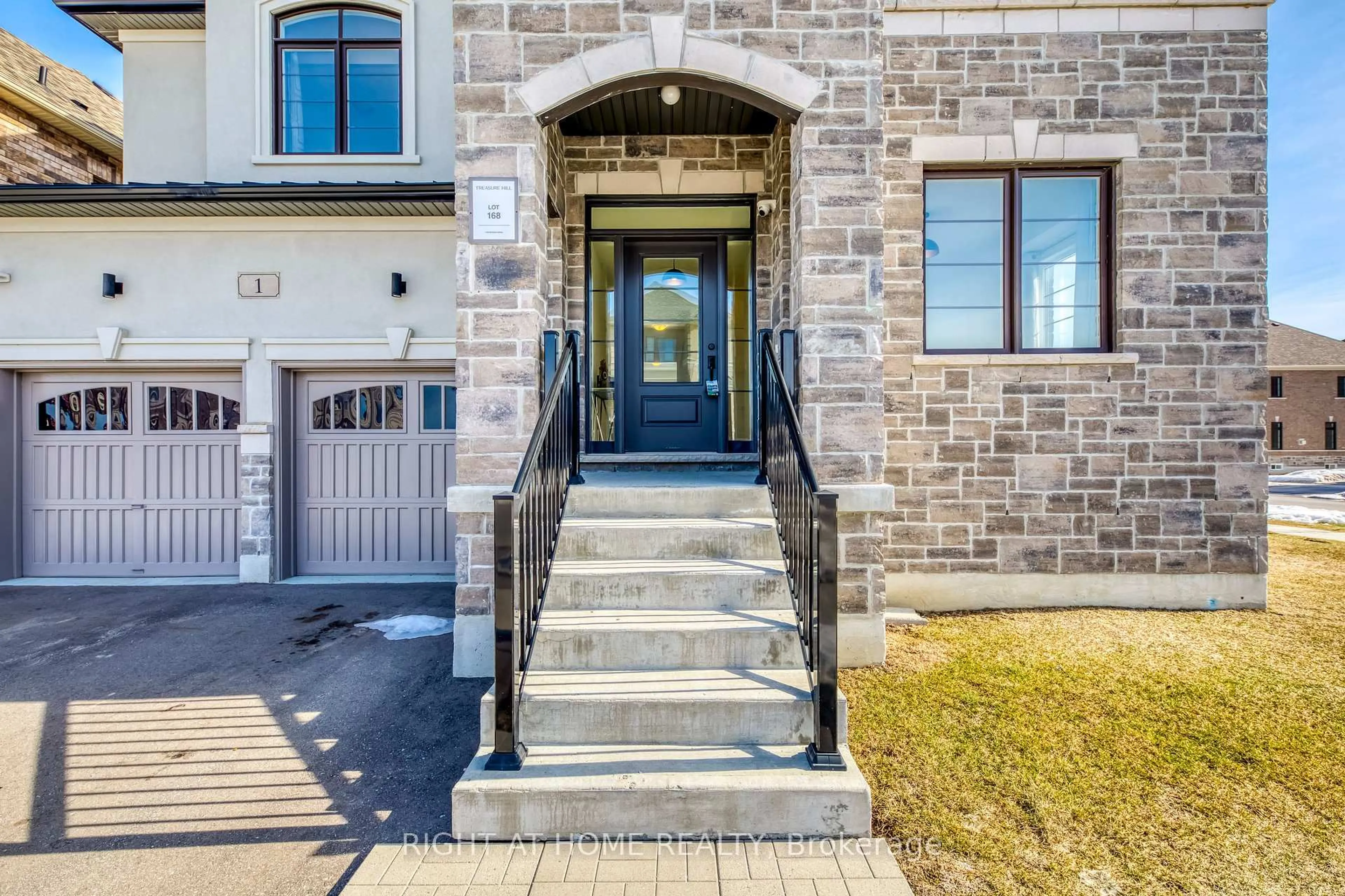 Unknown for 1 Pietrowski Dr, Georgina Ontario L4P 0J7