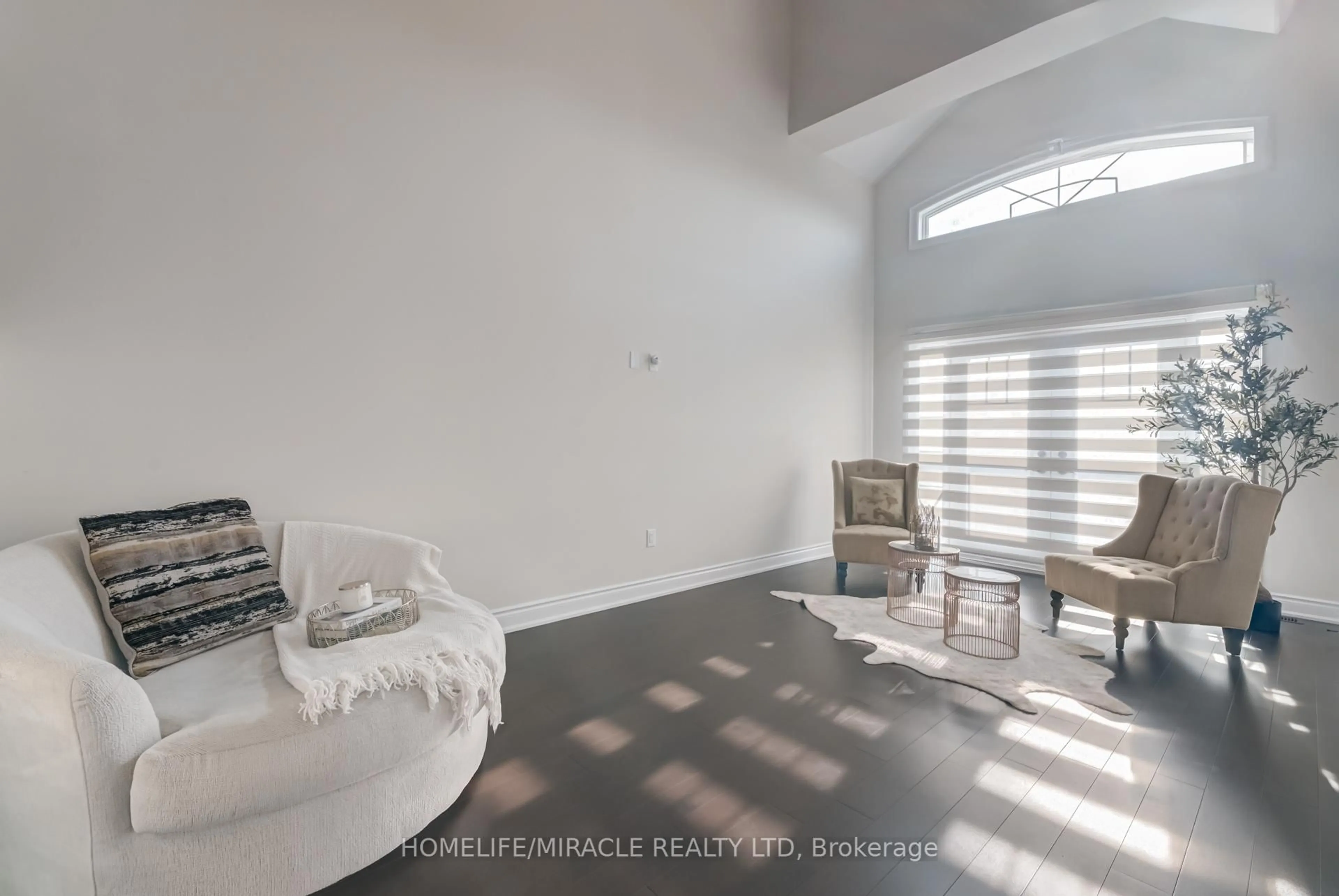 A pic of a room for 121 Kennedy Blvd, New Tecumseth Ontario L9R 0V9