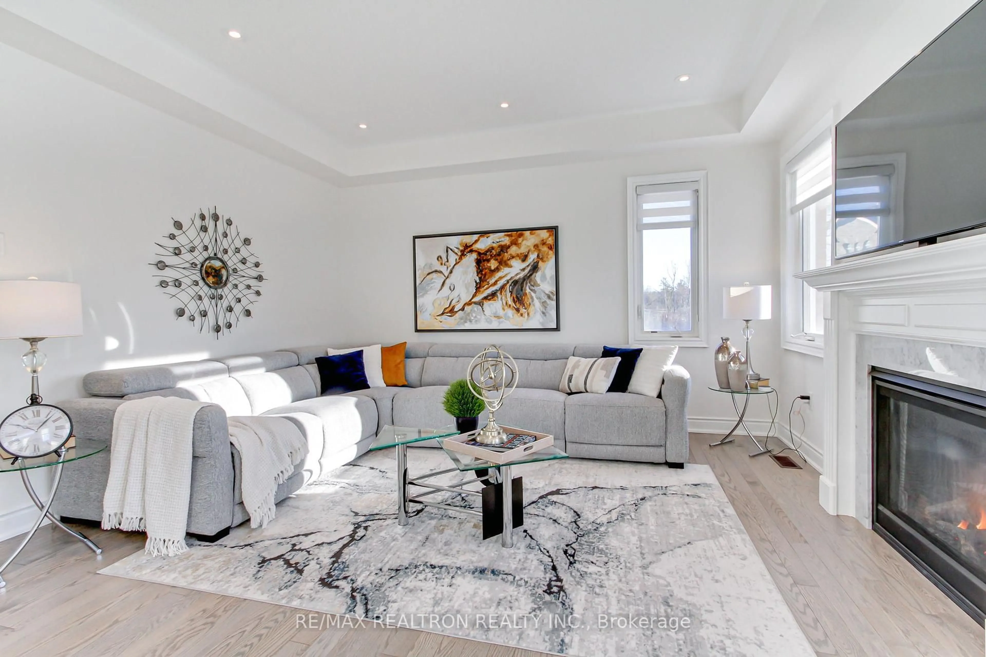 Living room with furniture, unknown for 127 Steam Whistle Dr, Whitchurch-Stouffville Ontario L4A 4X5