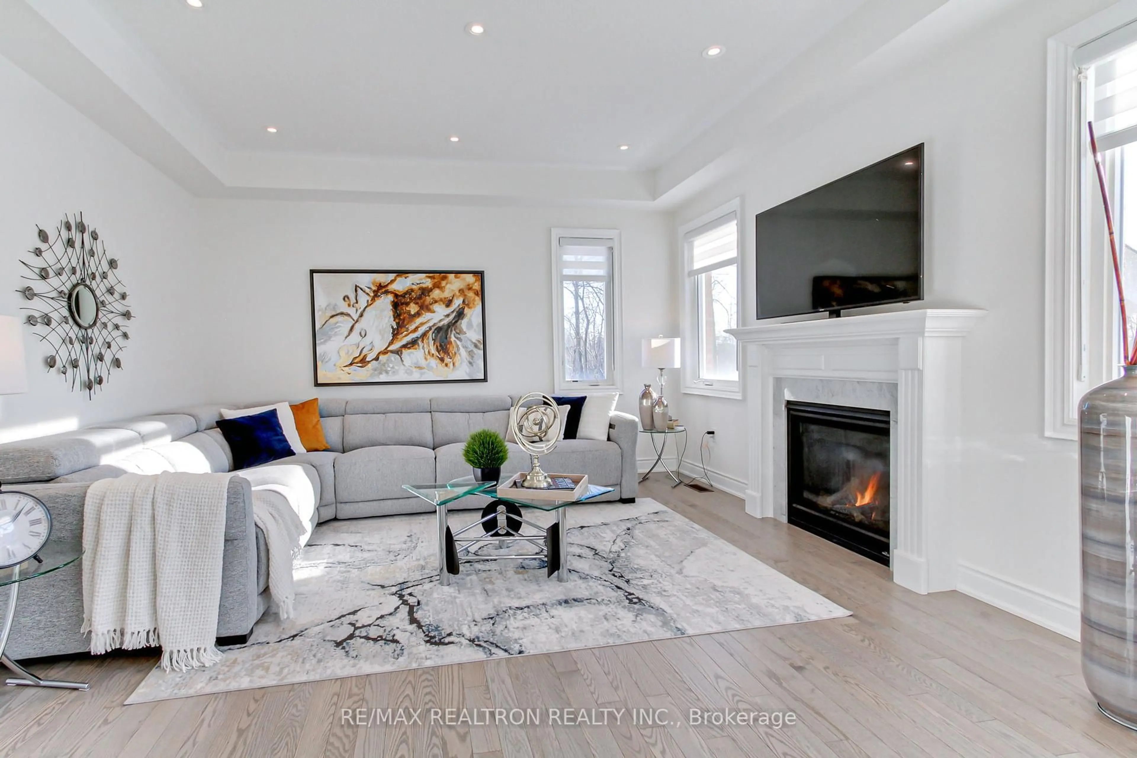 Living room with furniture, unknown for 127 Steam Whistle Dr, Whitchurch-Stouffville Ontario L4A 4X5