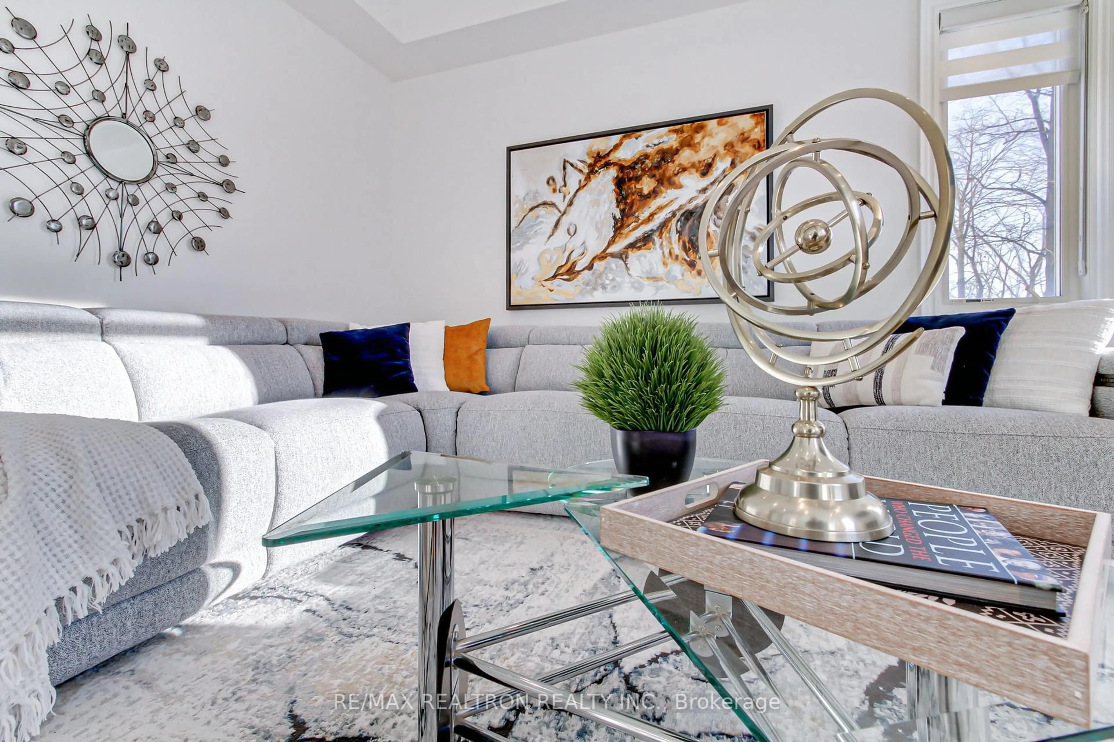 Living room with furniture, unknown for 127 Steam Whistle Dr, Whitchurch-Stouffville Ontario L4A 4X5