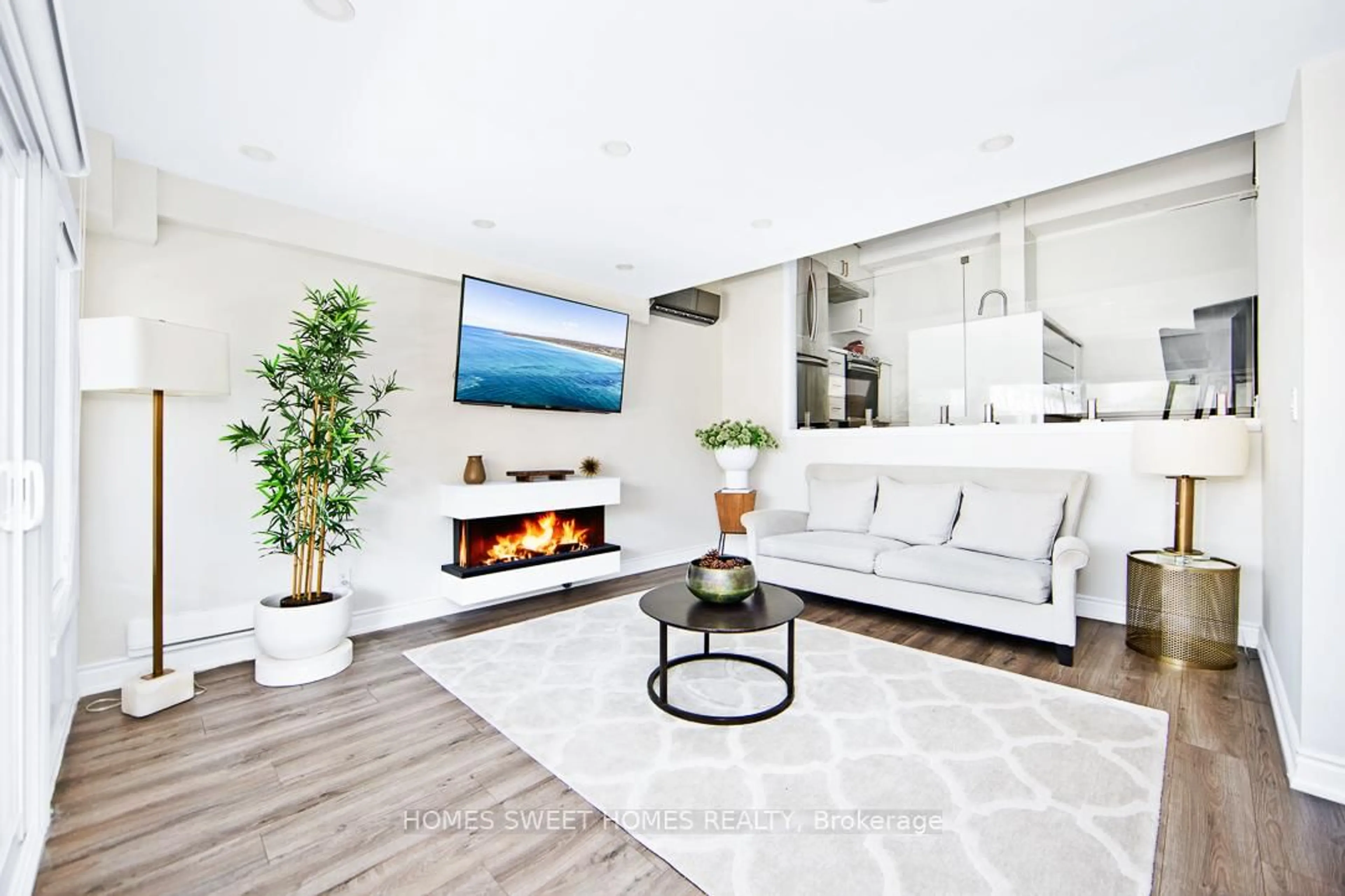Living room with furniture, unknown for 269 Milestone Cres, Aurora Ontario L4G 3M2
