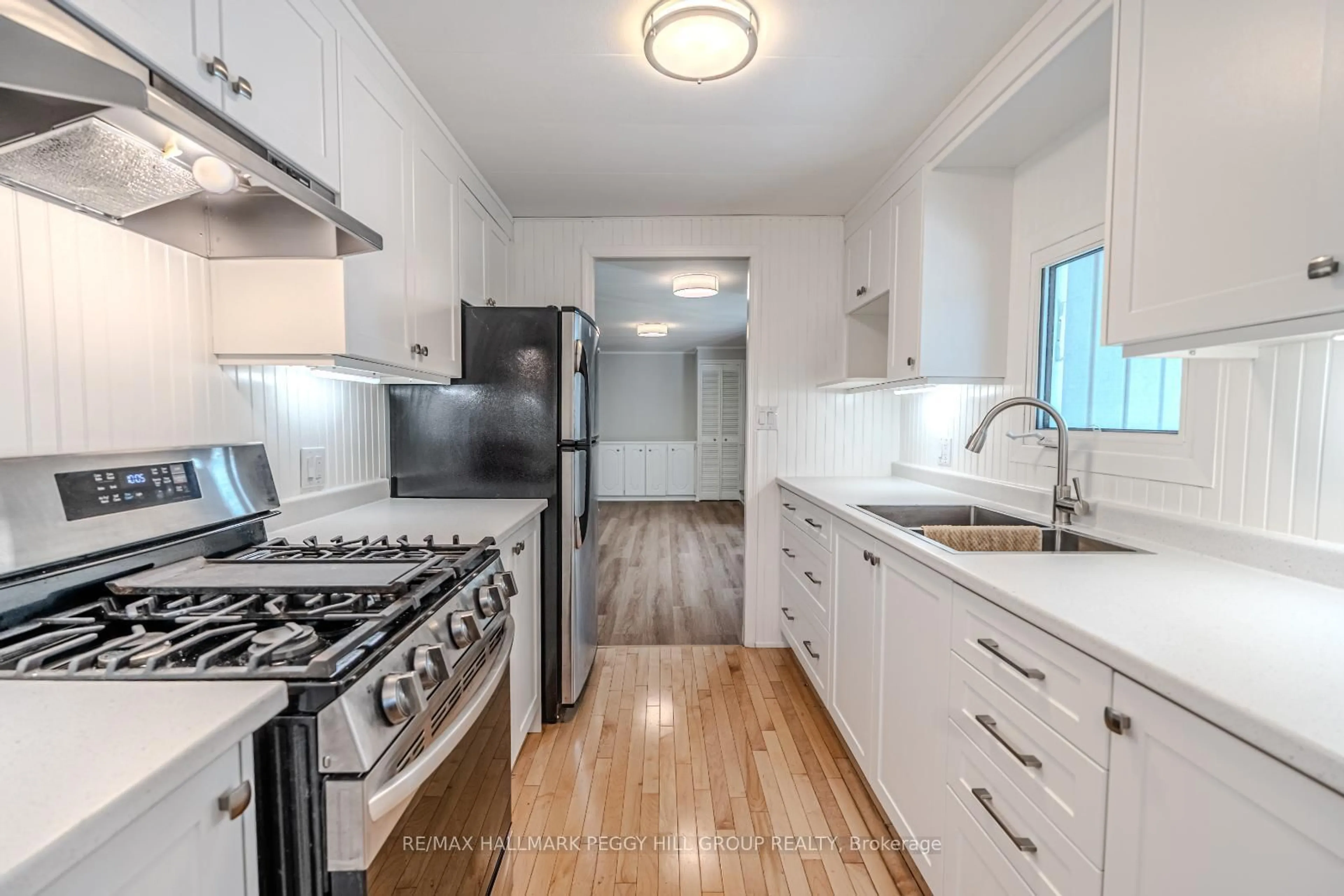 Standard kitchen, unknown for 12 Flora Crt, Innisfil Ontario L9S 1R3