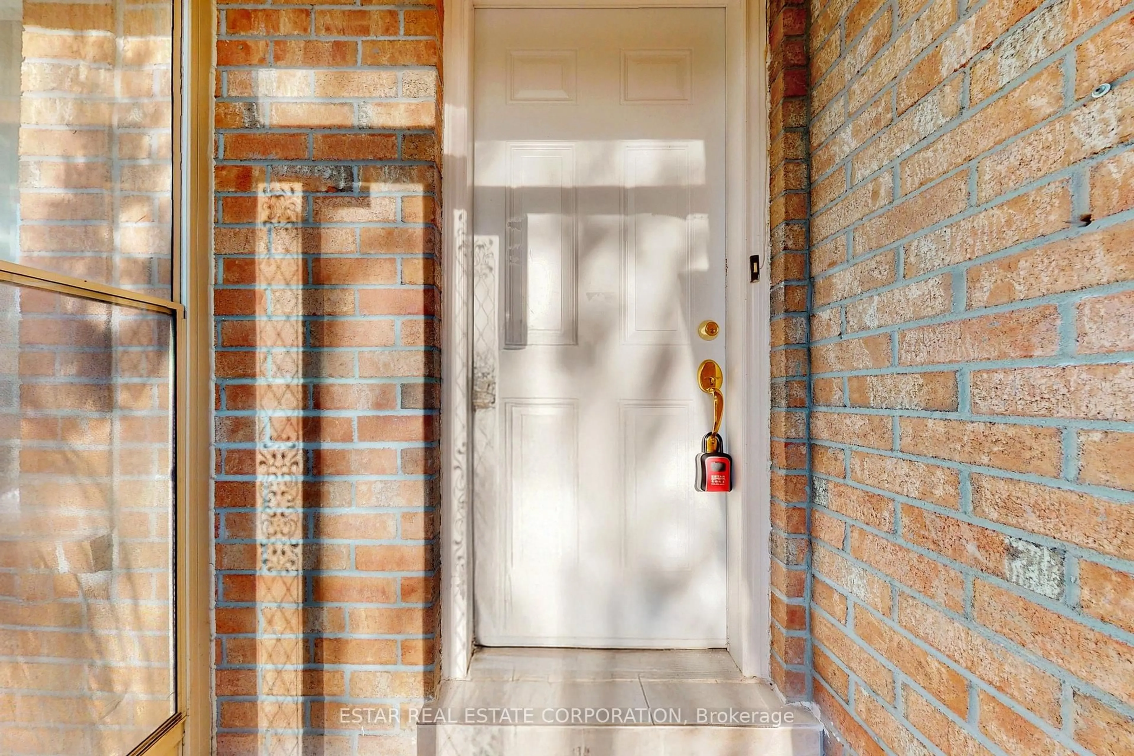 Indoor entryway for 39 Loweswater Ave, Markham Ontario L3R 7W8