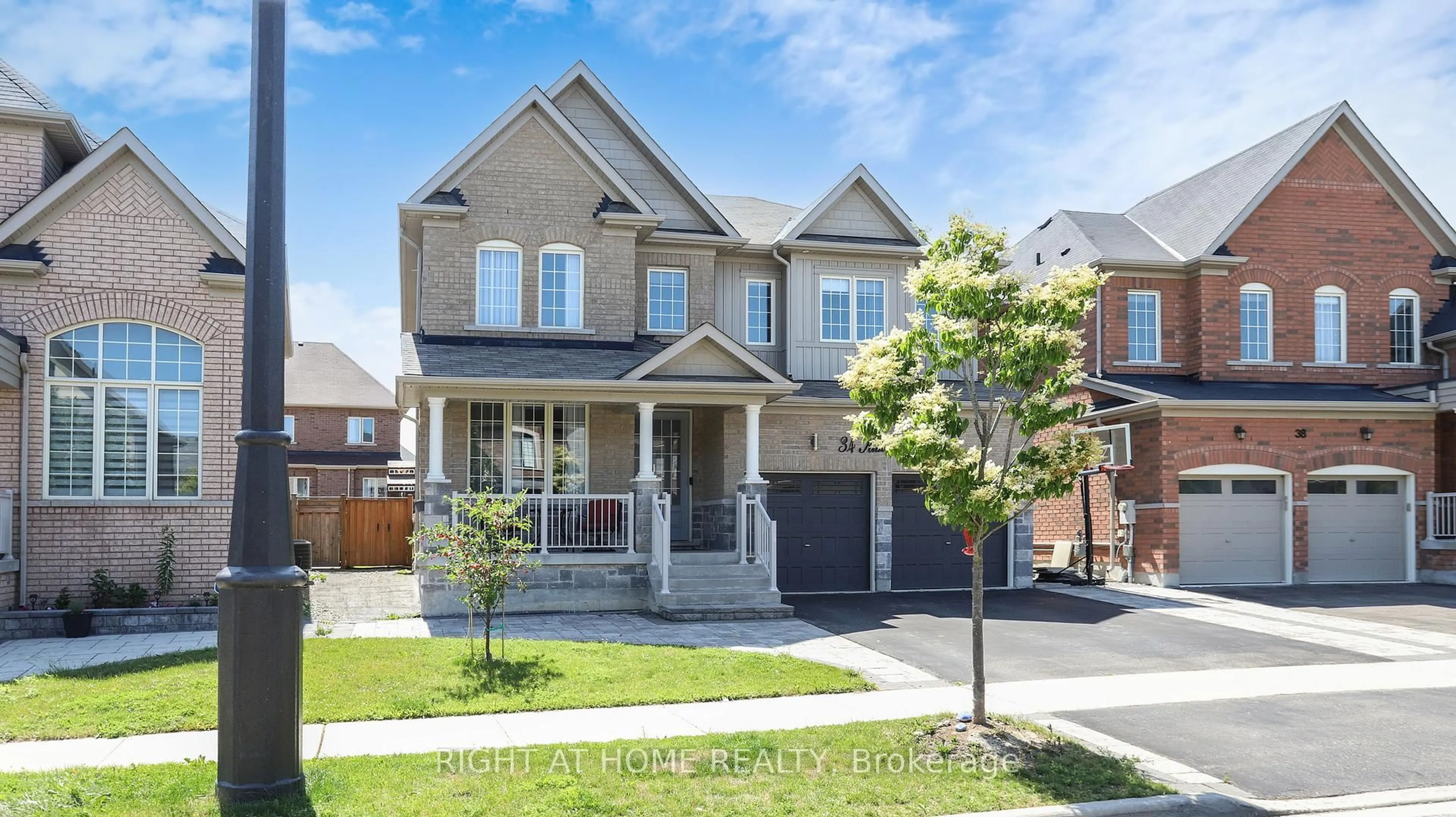 Home with brick exterior material, street for 34 Kidd St, Bradford West Gwillimbury Ontario L3Z 0V5