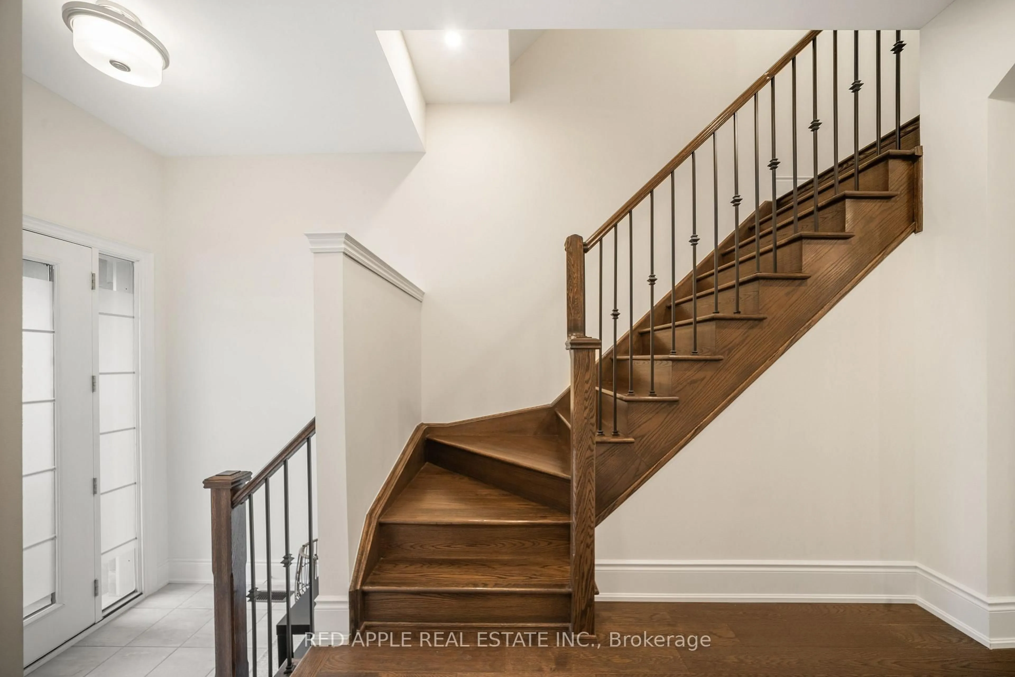 Stairs for 9392 Bayview Ave, Richmond Hill Ontario L4C 4Z2