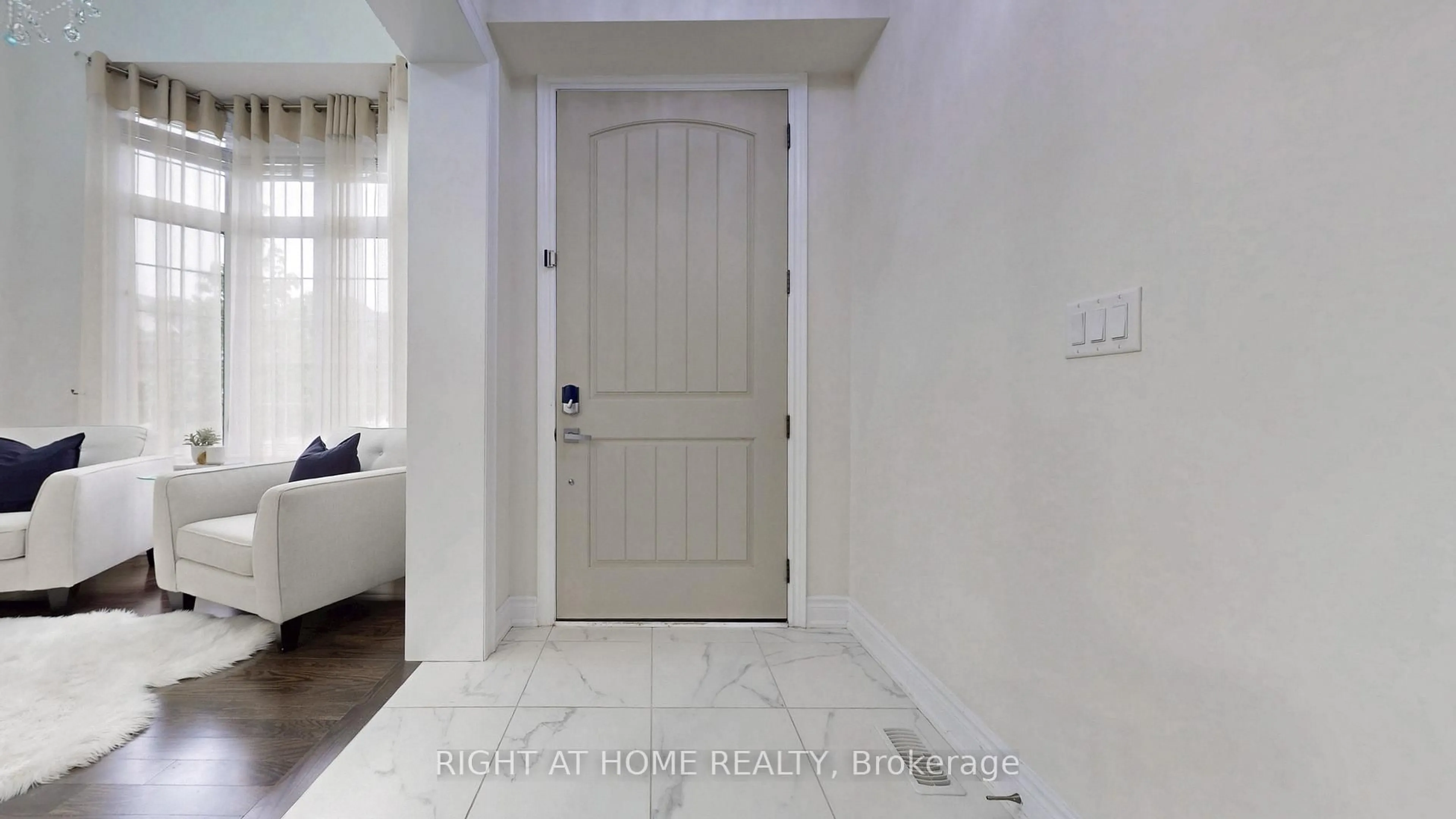 Indoor entryway for 38 Kidd St, Bradford West Gwillimbury Ontario L3Z 0V5