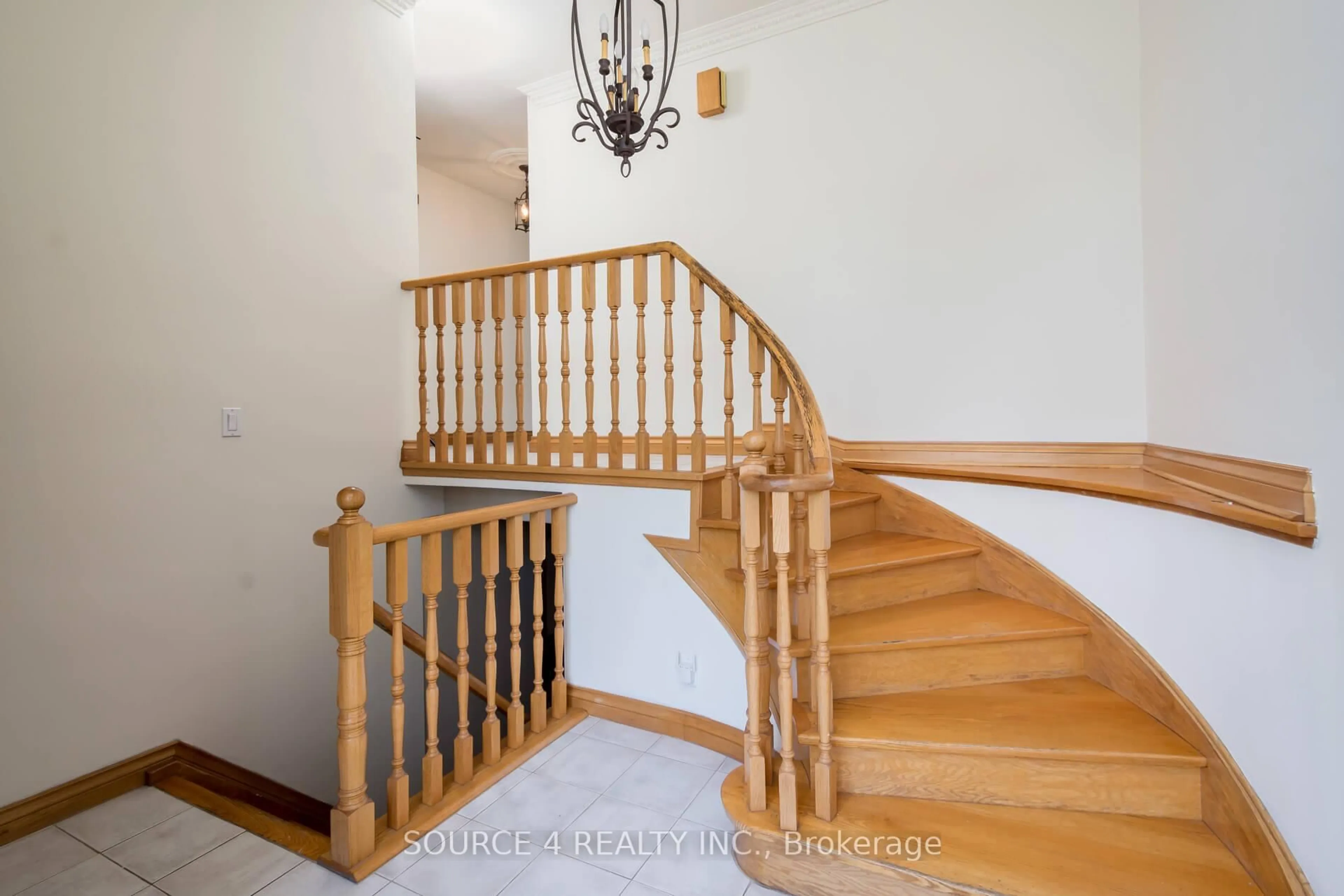 Stairs for 123 Willis Rd, Vaughan Ontario L4L 2S4