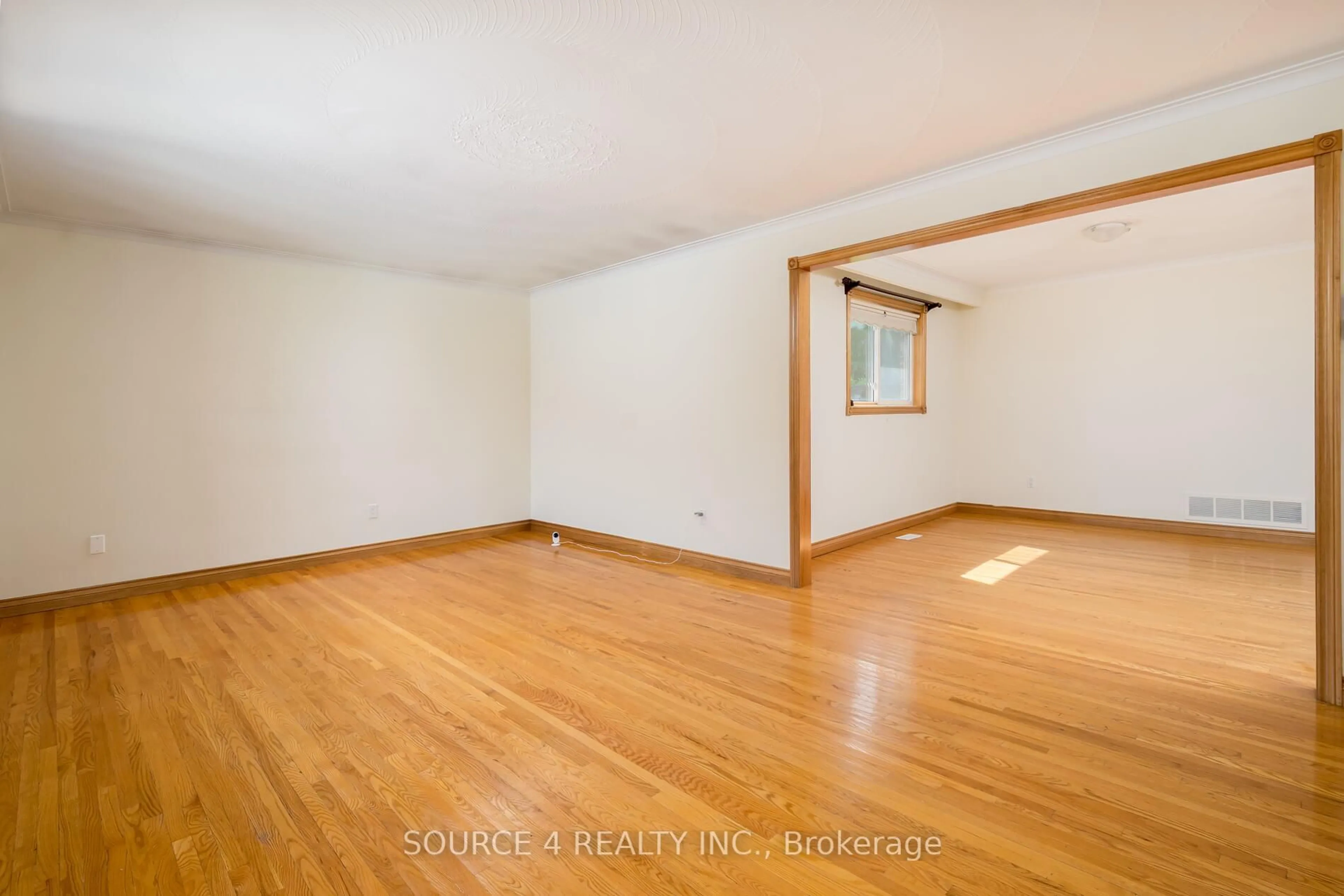 A pic of a room for 123 Willis Rd, Vaughan Ontario L4L 2S4