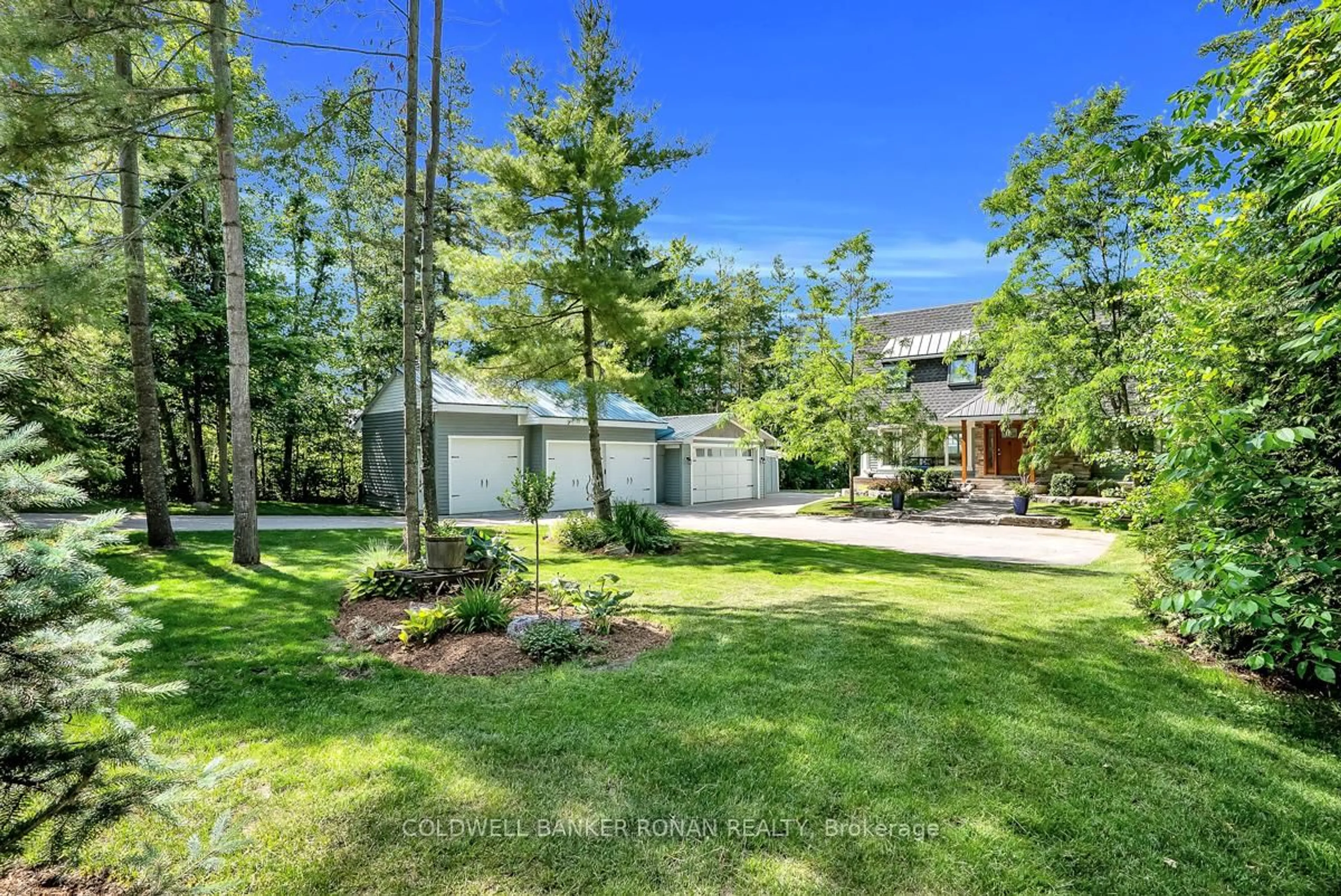 A pic from outside/outdoor area/front of a property/back of a property/a pic from drone, street for 1292 Shoreview Dr, Innisfil Ontario L9S 2L4