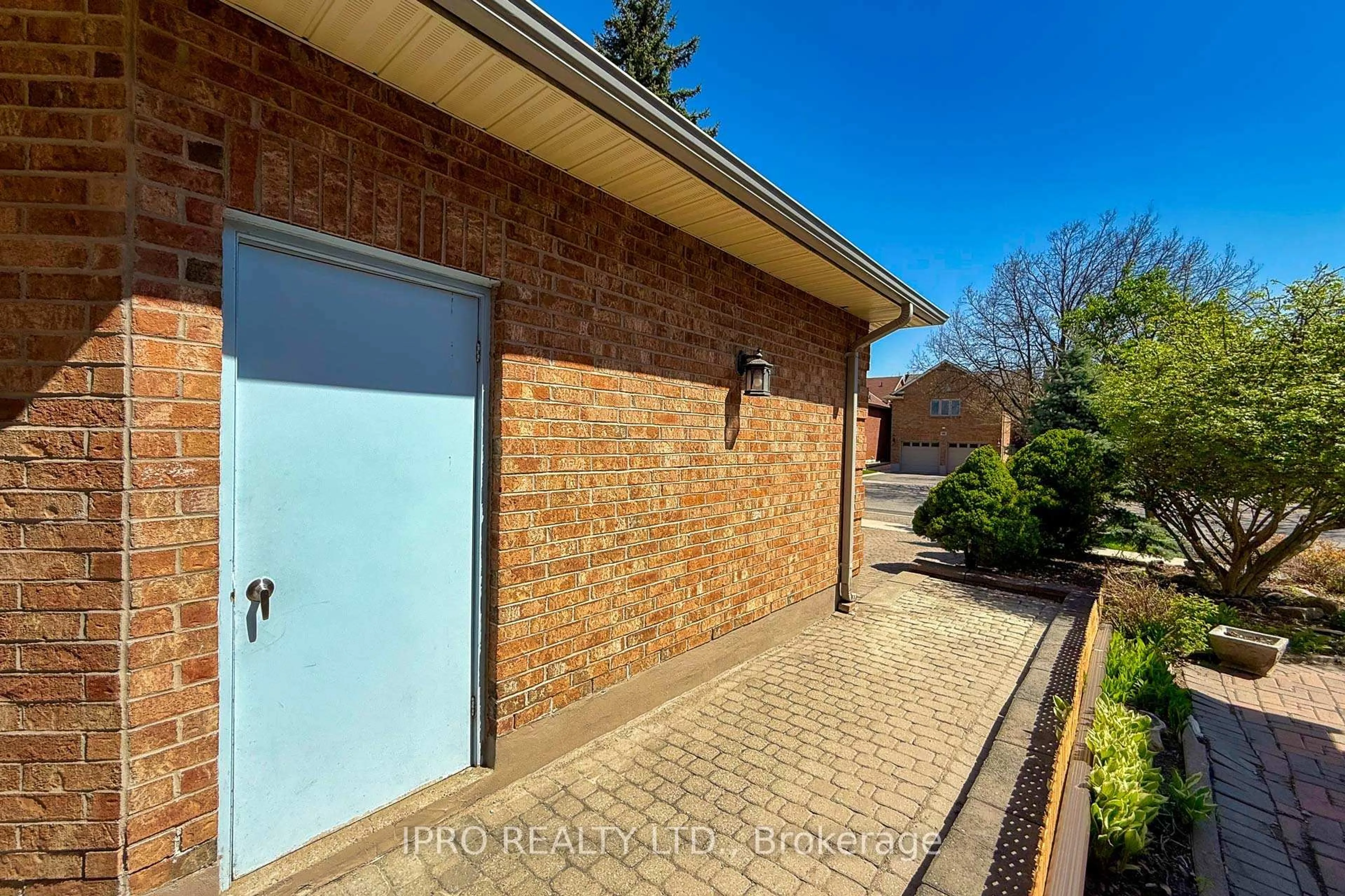 Home with brick exterior material, street for 92 Rosebury Lane, Vaughan Ontario L4L 3Z8