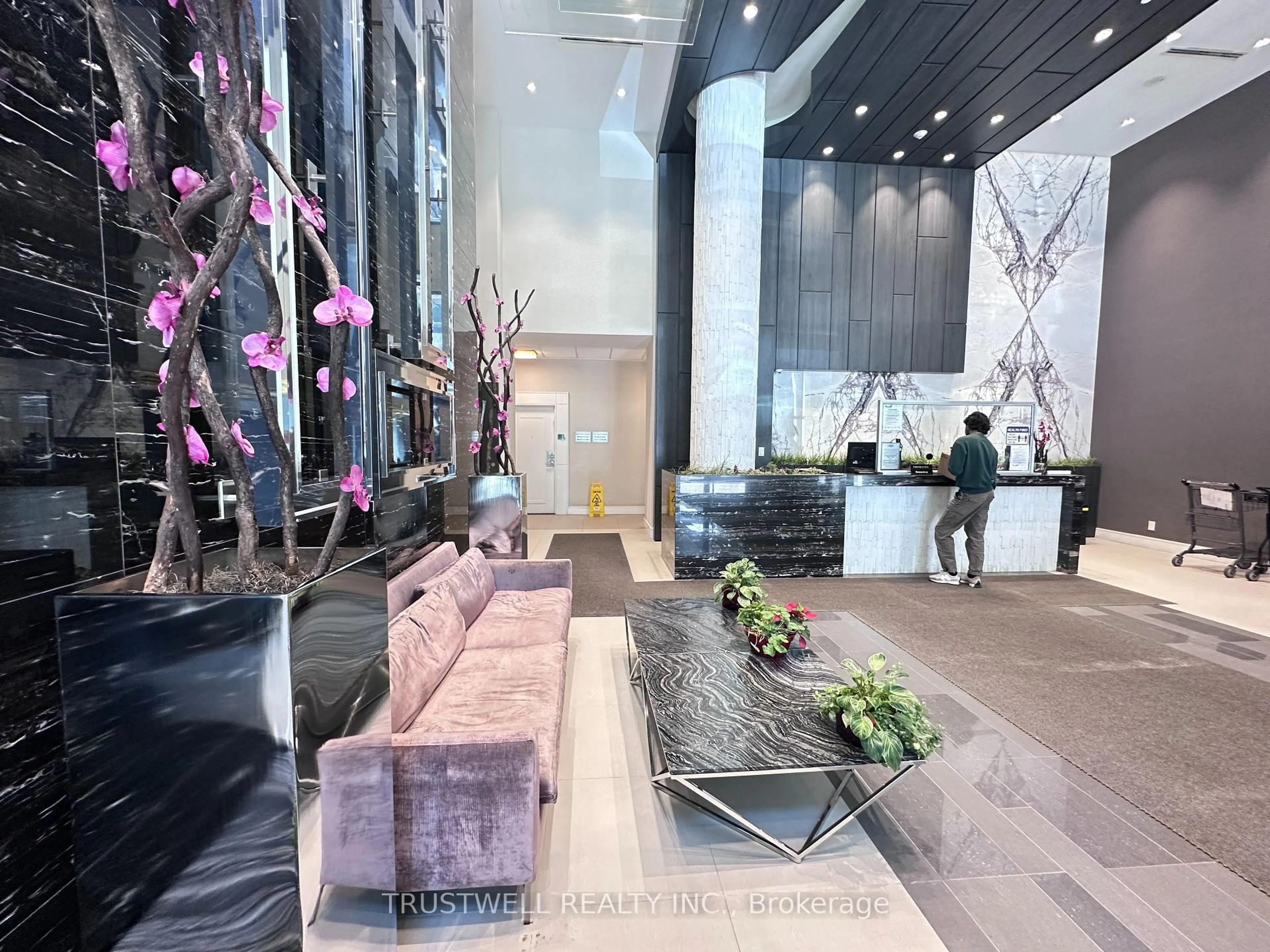 Lobby for 9205 Yonge St #910, Richmond Hill Ontario L4C 1V5