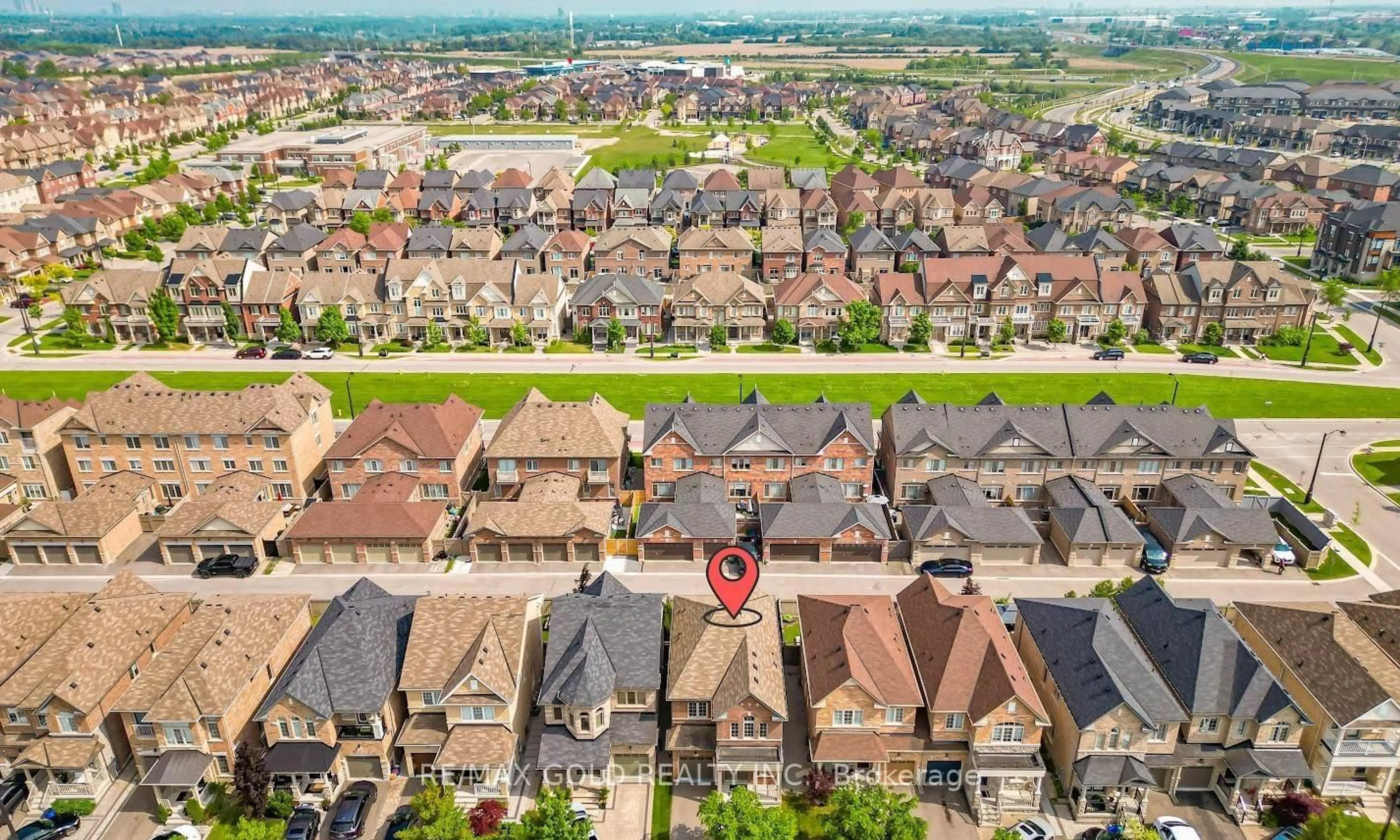 A pic from outside/outdoor area/front of a property/back of a property/a pic from drone, city buildings view from balcony for 238 Kincardine St, Vaughan Ontario L4H 4H9