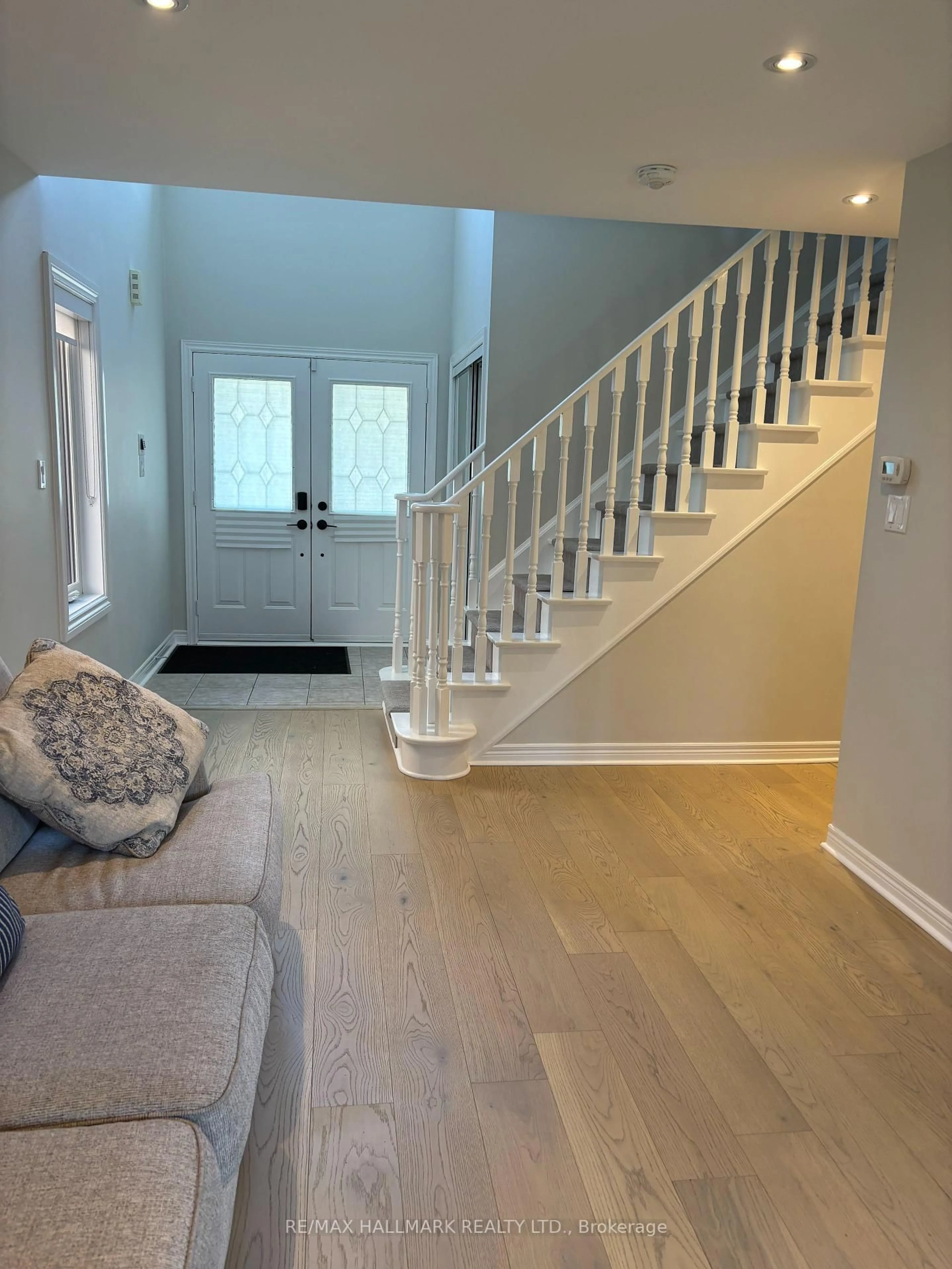 Indoor entryway for 22 Laura Sabrina Dr, Vaughan Ontario L4H 1M6