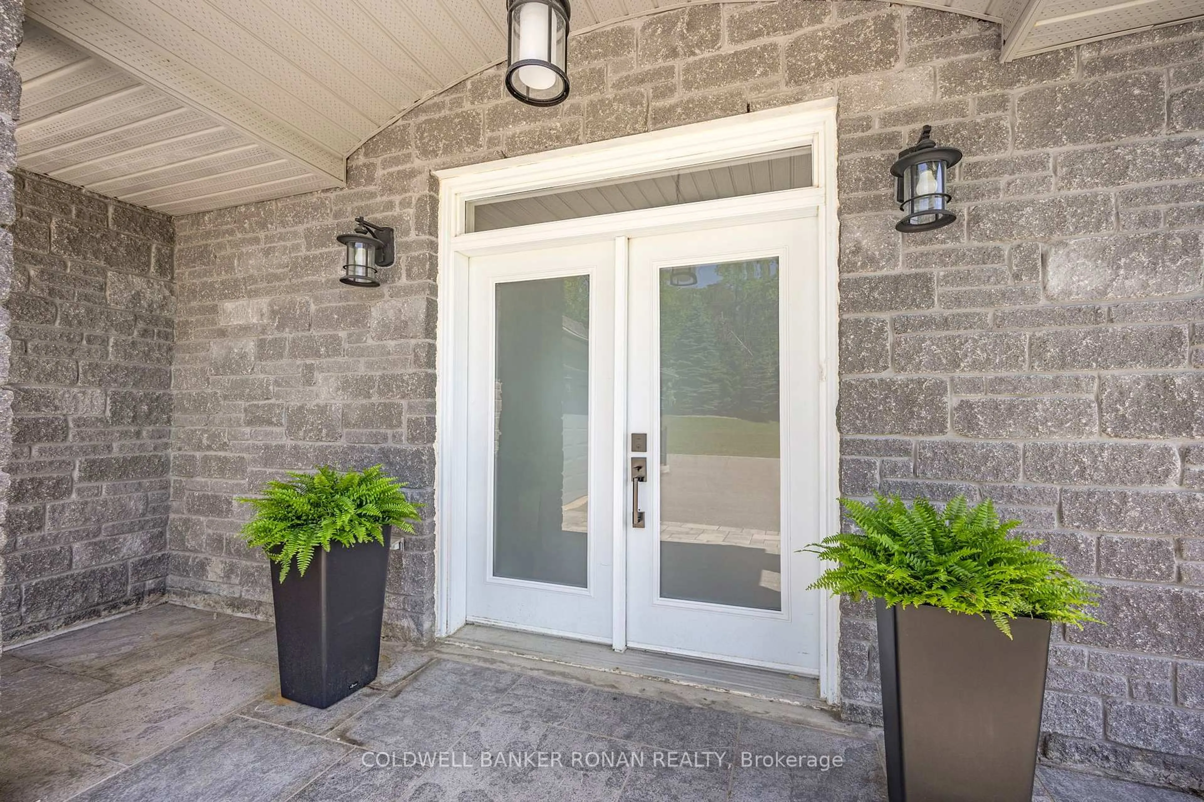 Indoor entryway for 7765 5  Sideroad, Adjala-Tosorontio Ontario L9R 1V3