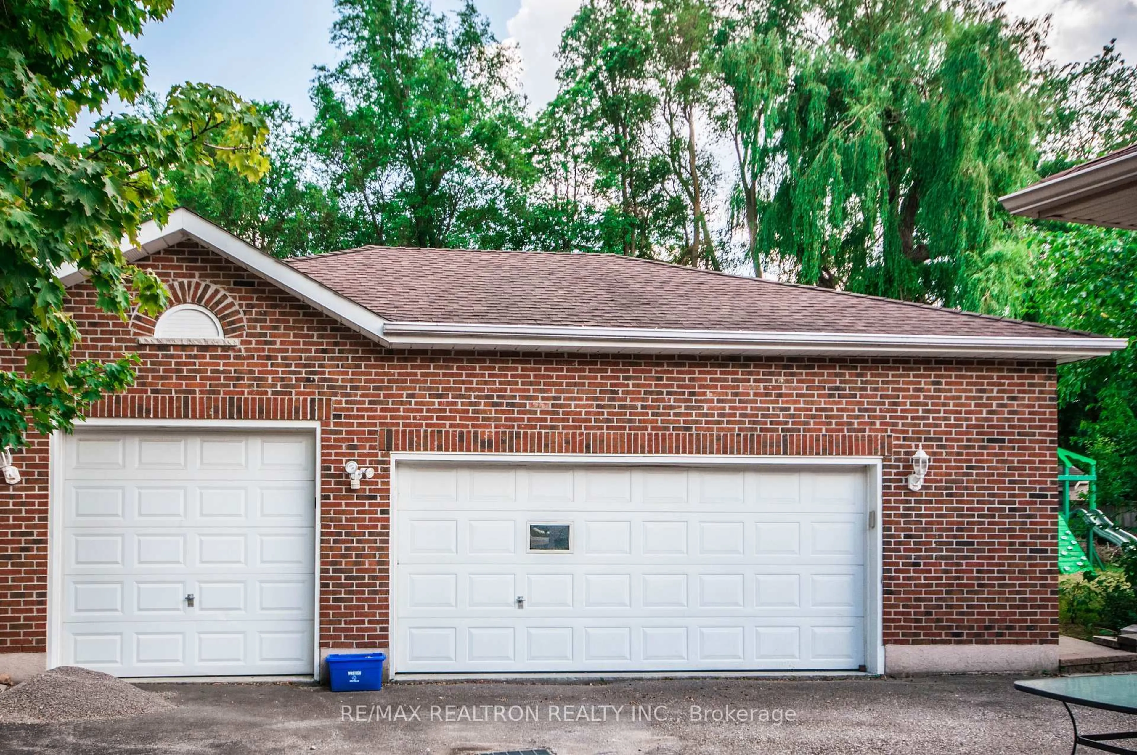 Home with brick exterior material, street for 85 Lee Ave, Markham Ontario L3R 8G2