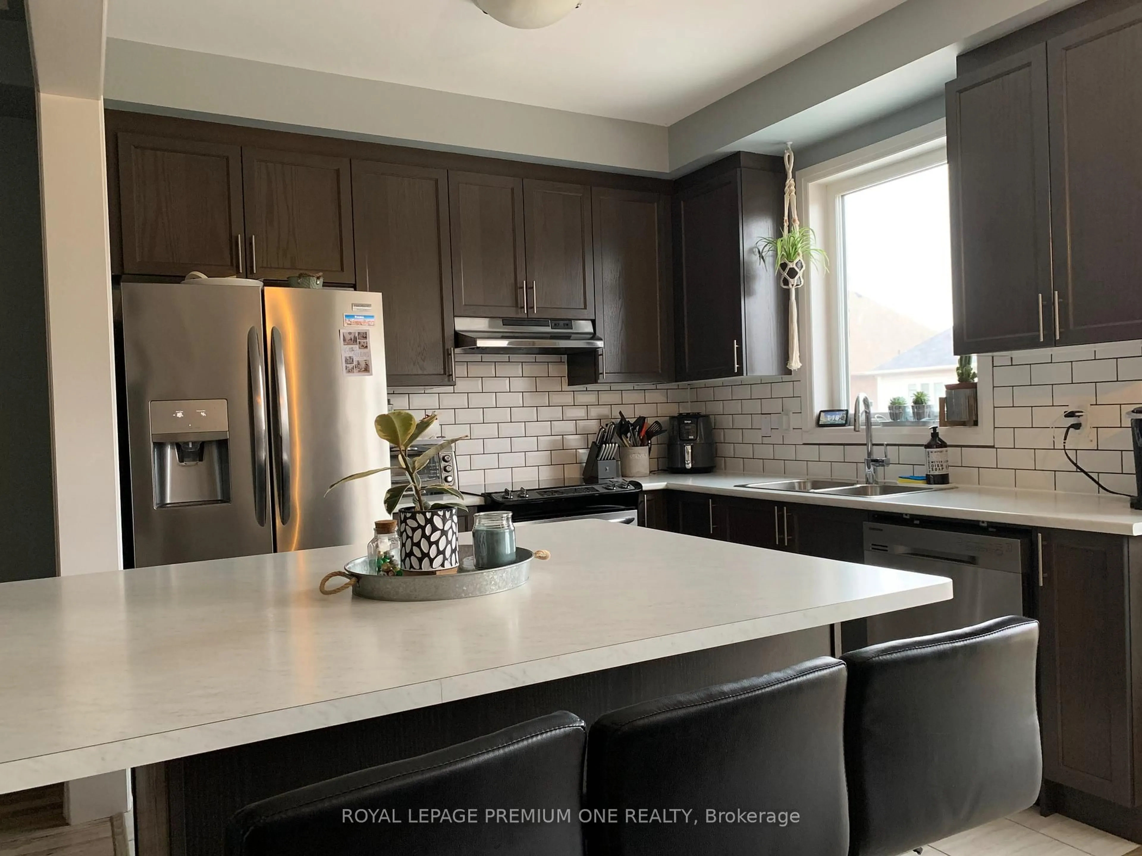 Open concept kitchen, ceramic/tile floor for 50 Casserley Cres, New Tecumseth Ontario L0G 1W0